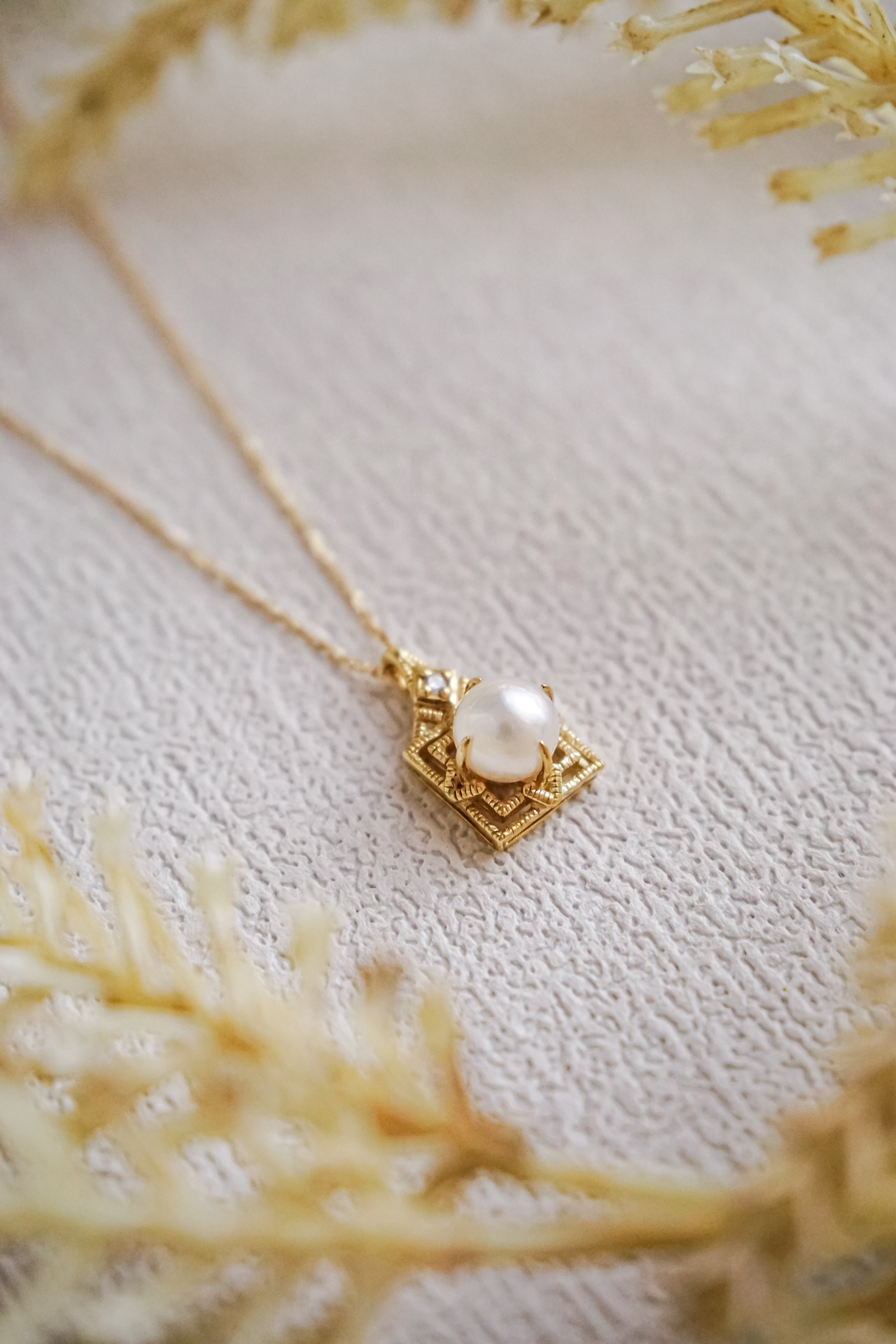 日本製K金方形AKOYA珍珠鑽石項鍊側面