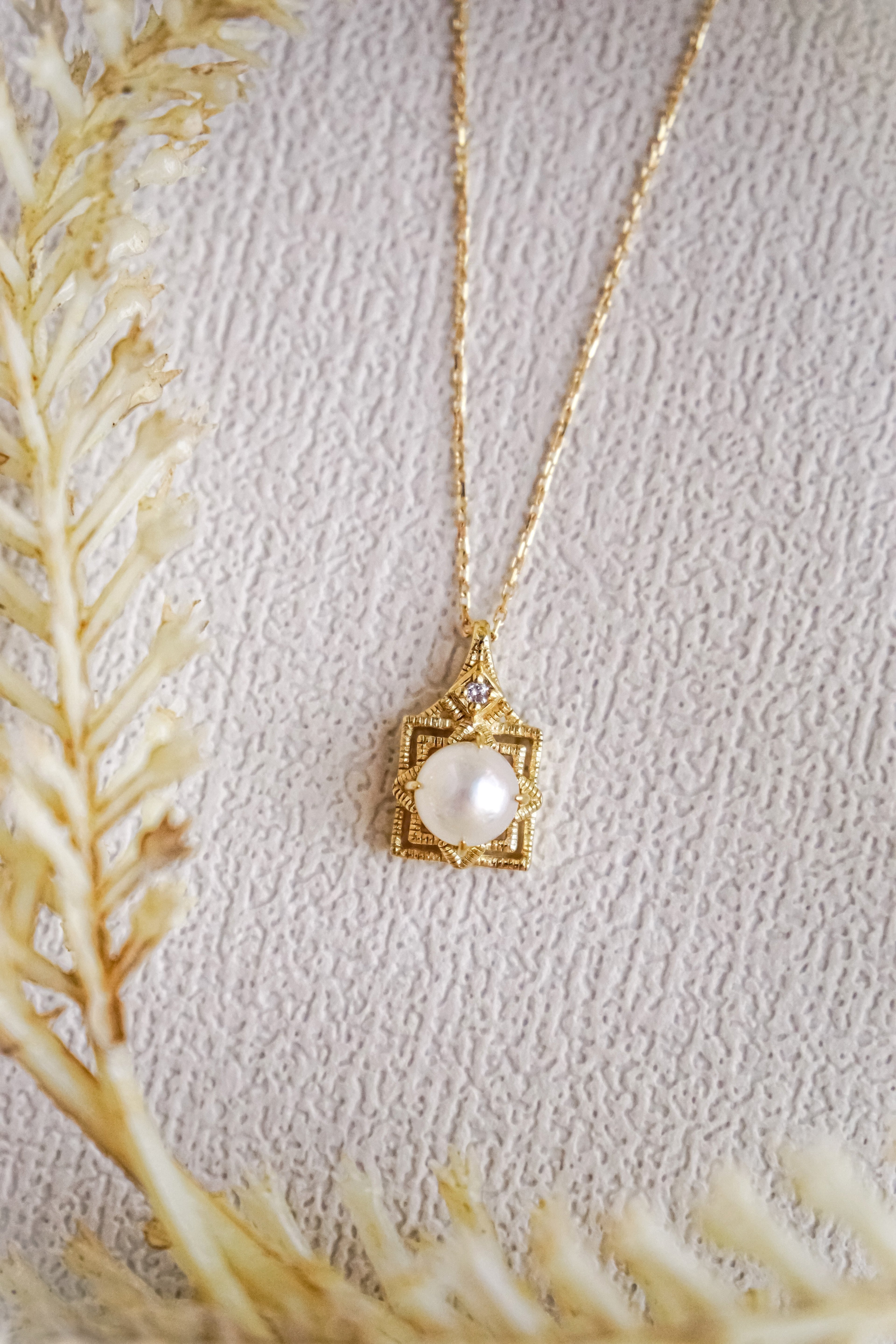 日本製K金方形AKOYA珍珠鑽石項鍊正面近拍