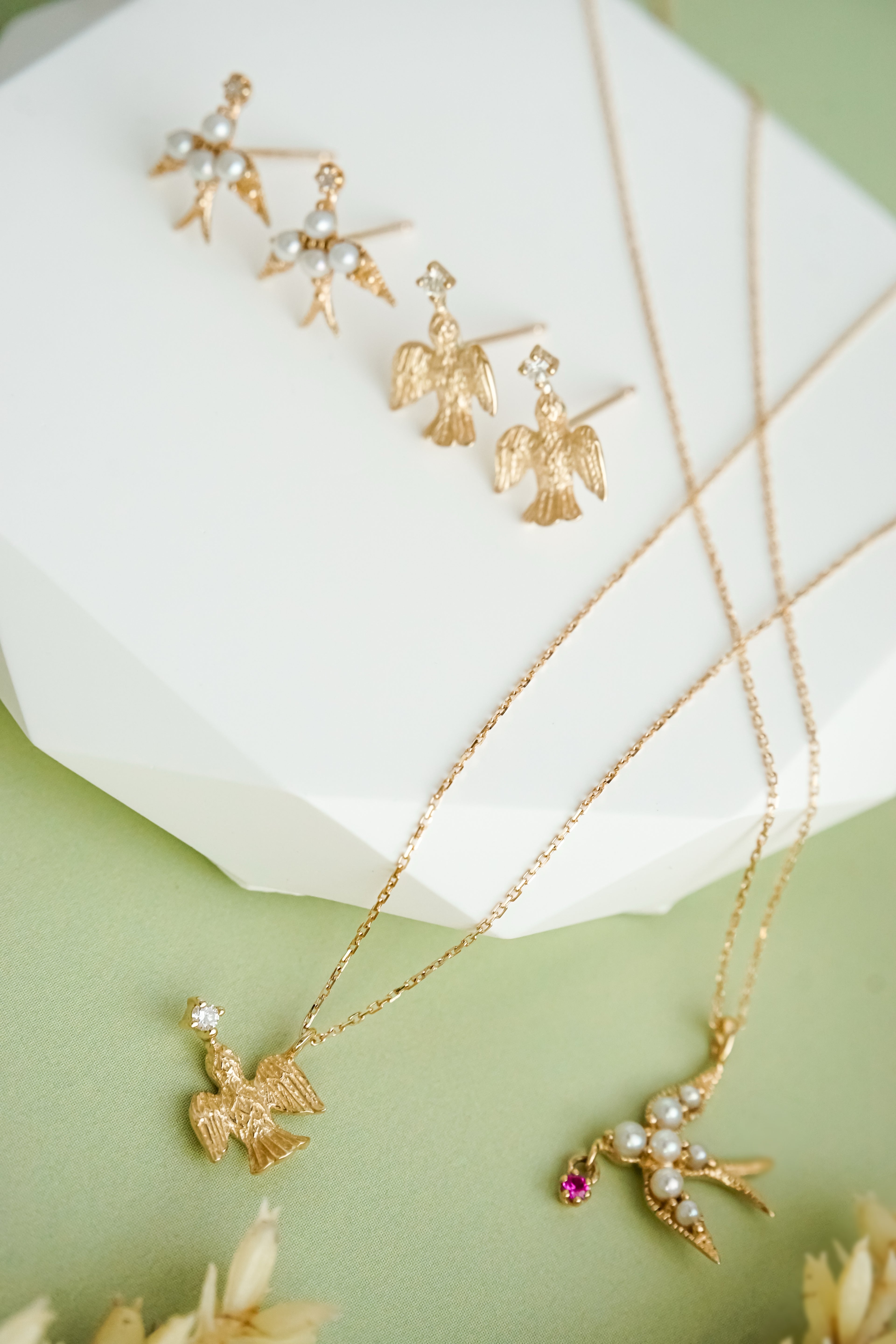 兩款日系K金飛鳥吊墜鑽石珍珠項鍊頸鏈耳環耳釘展示圖