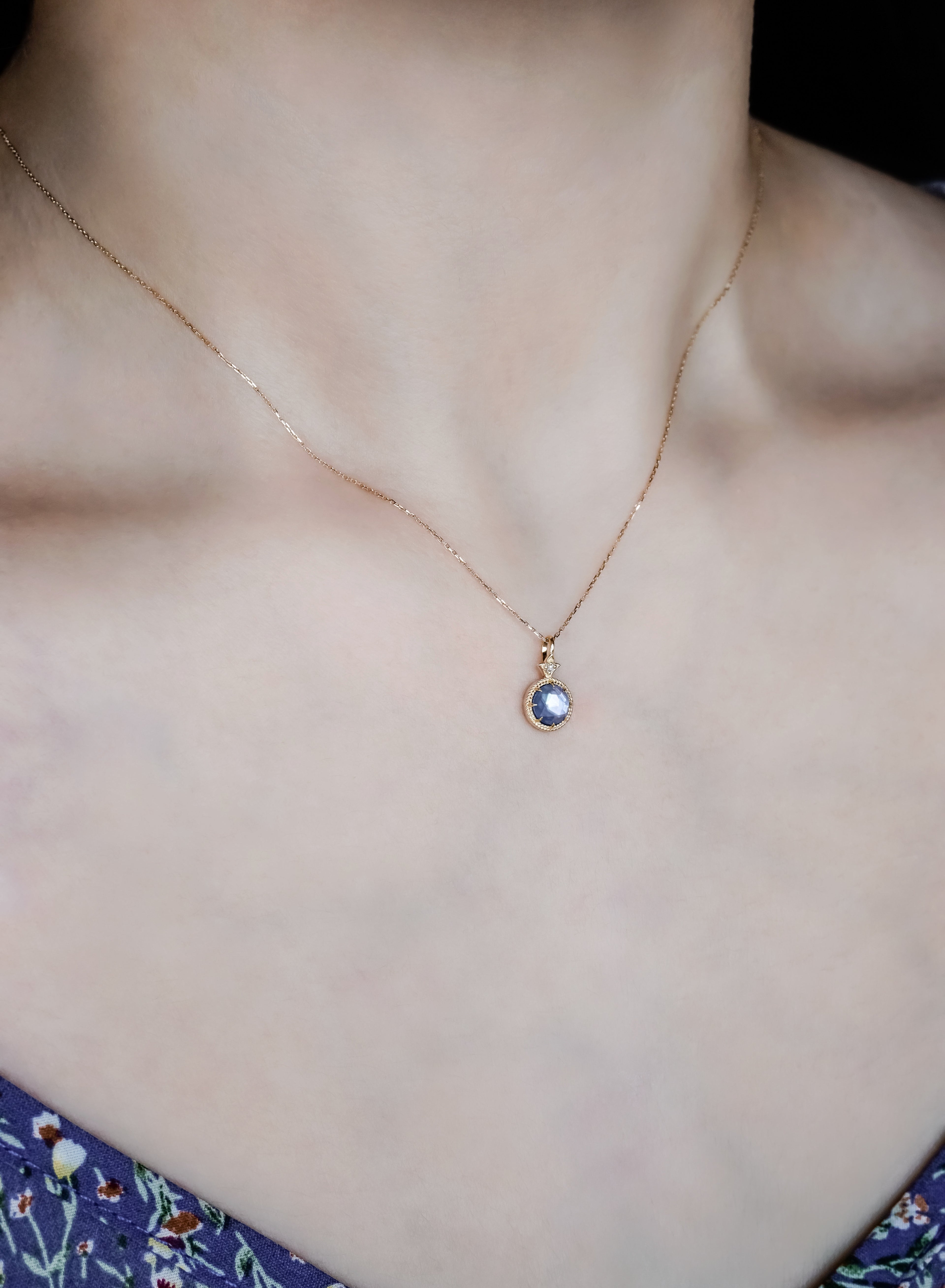 日本製10K金18K金夾層石藍寶石鑽石項鍊真人佩戴效果圖右面