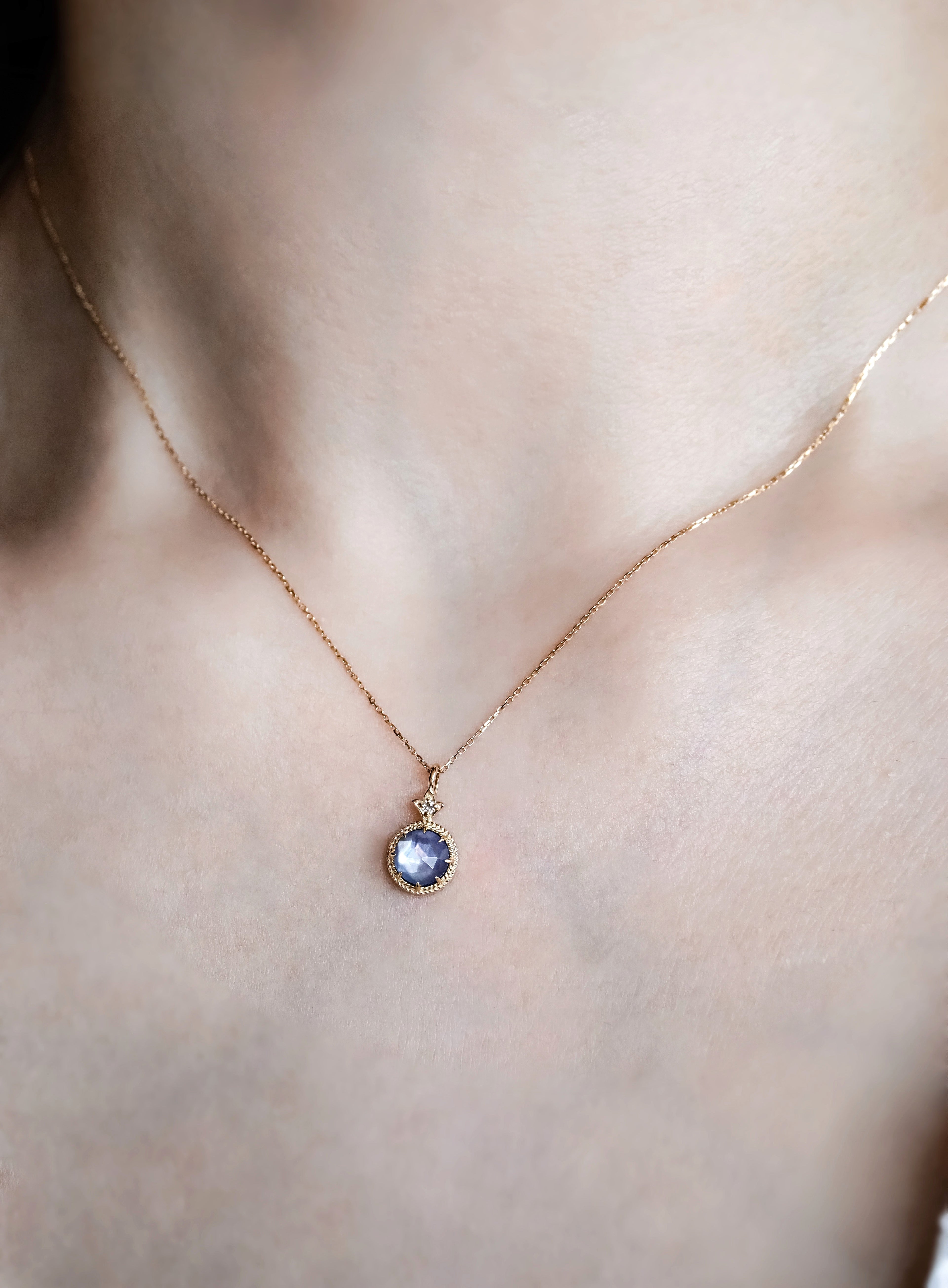 日本製10K金18K金夾層石藍寶石鑽石項鍊真人佩戴效果圖近拍