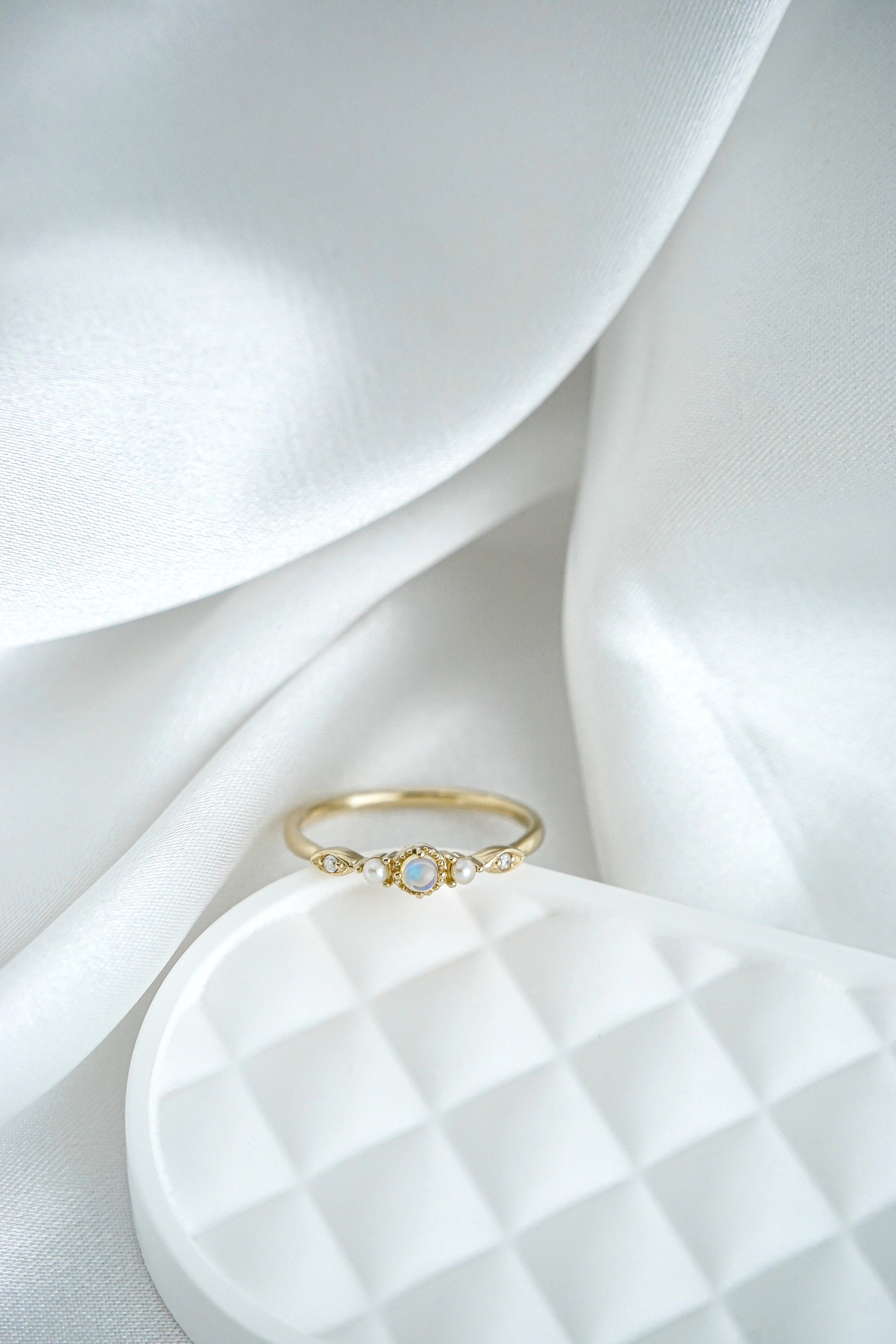 日本製K金蛋白石珍珠鑽石戒指正面高拍