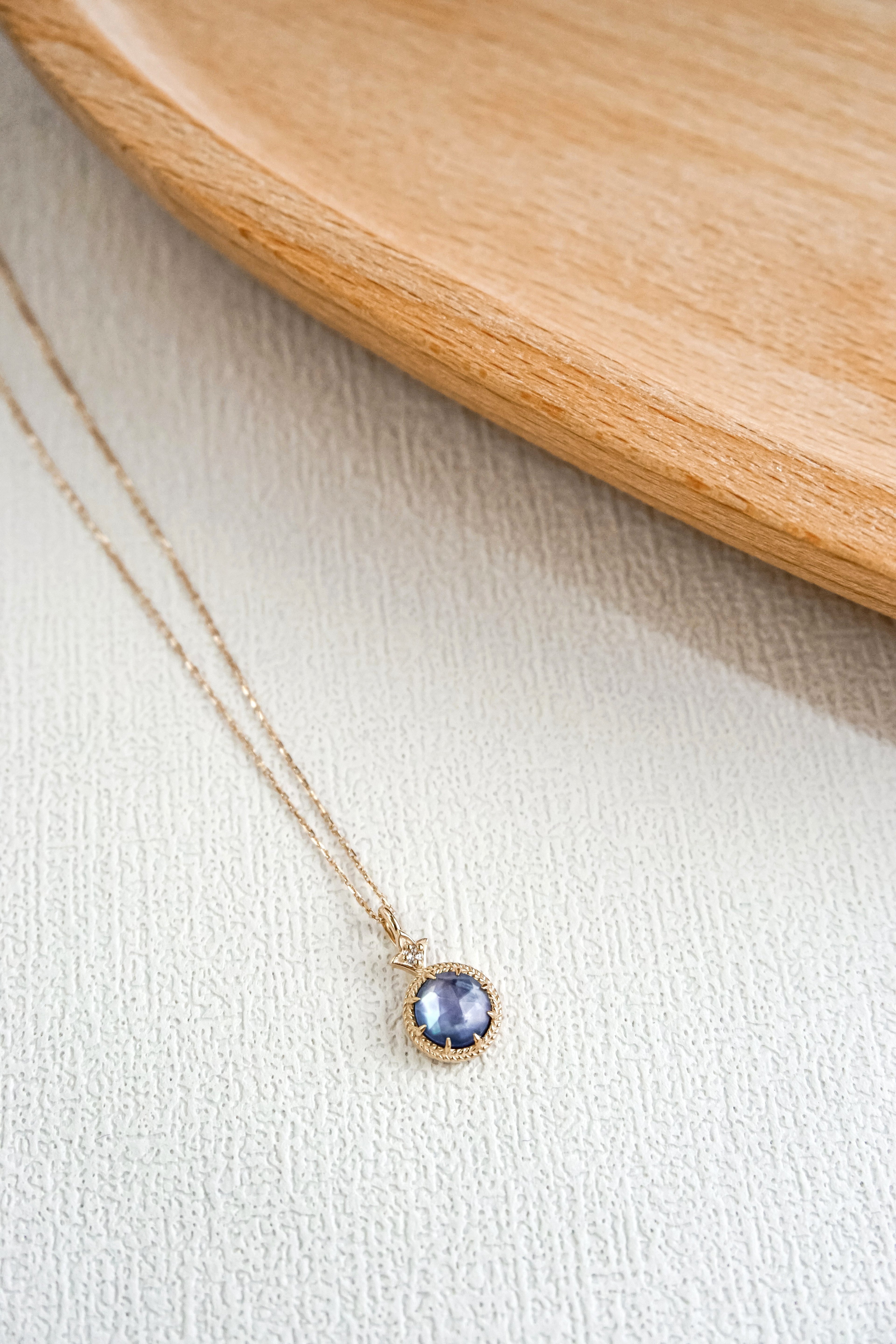 日本製10K金18K金夾層石藍寶石鑽石項鍊平放高拍