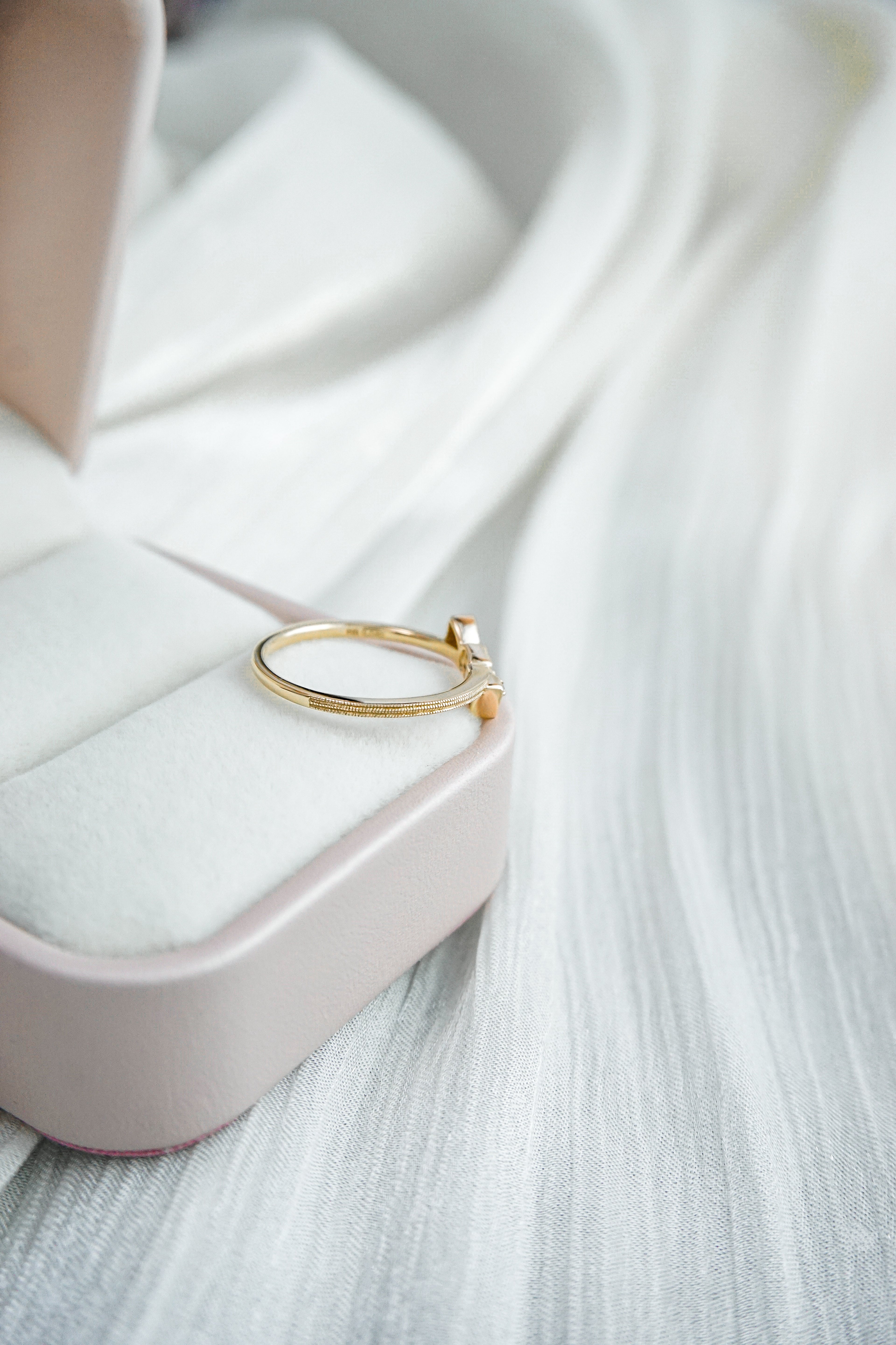 日本製10K金18K金蝴蝶結紅寶石鑽石戒指右面