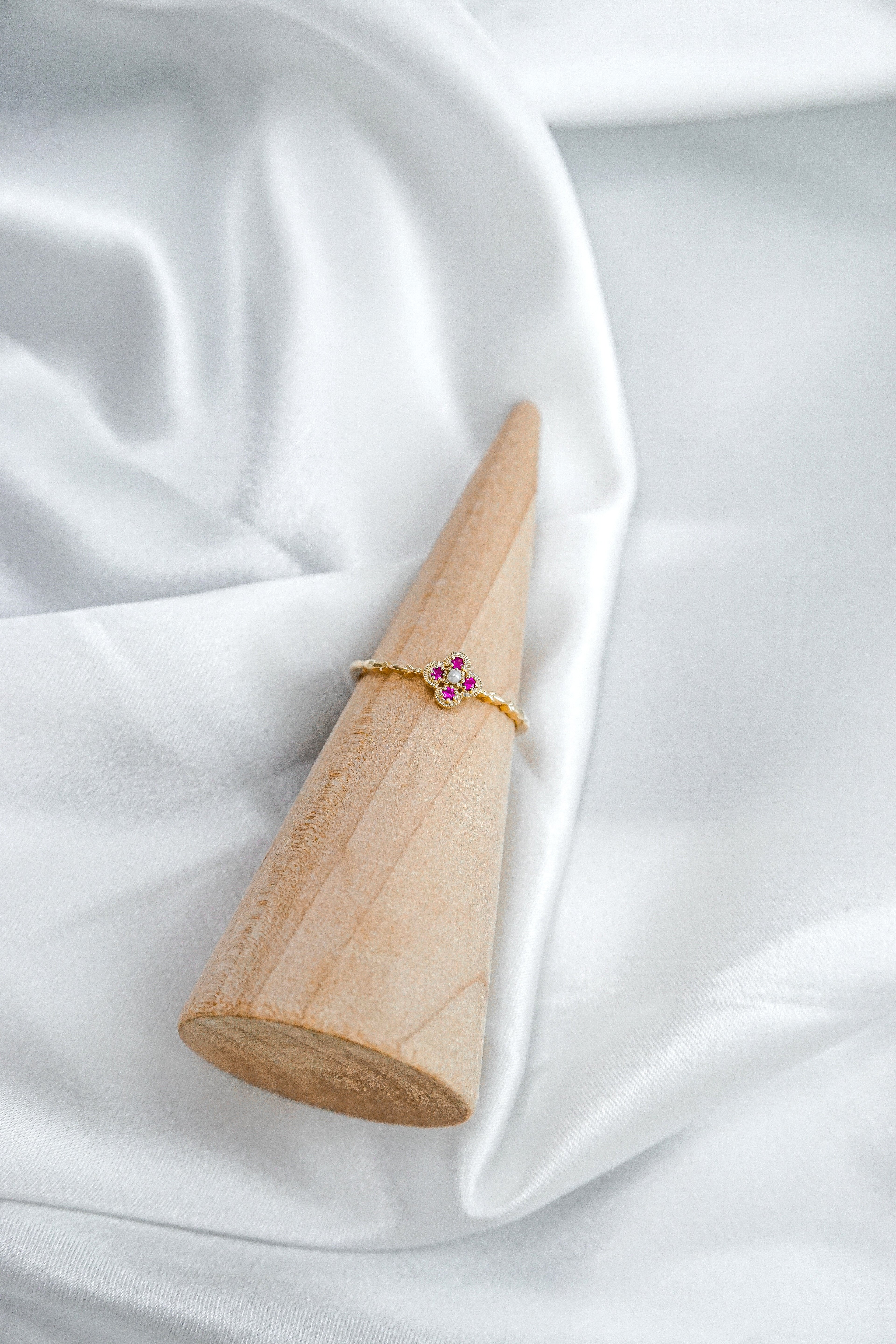 日本製K金珍珠紅寶石四葉草戒指正面