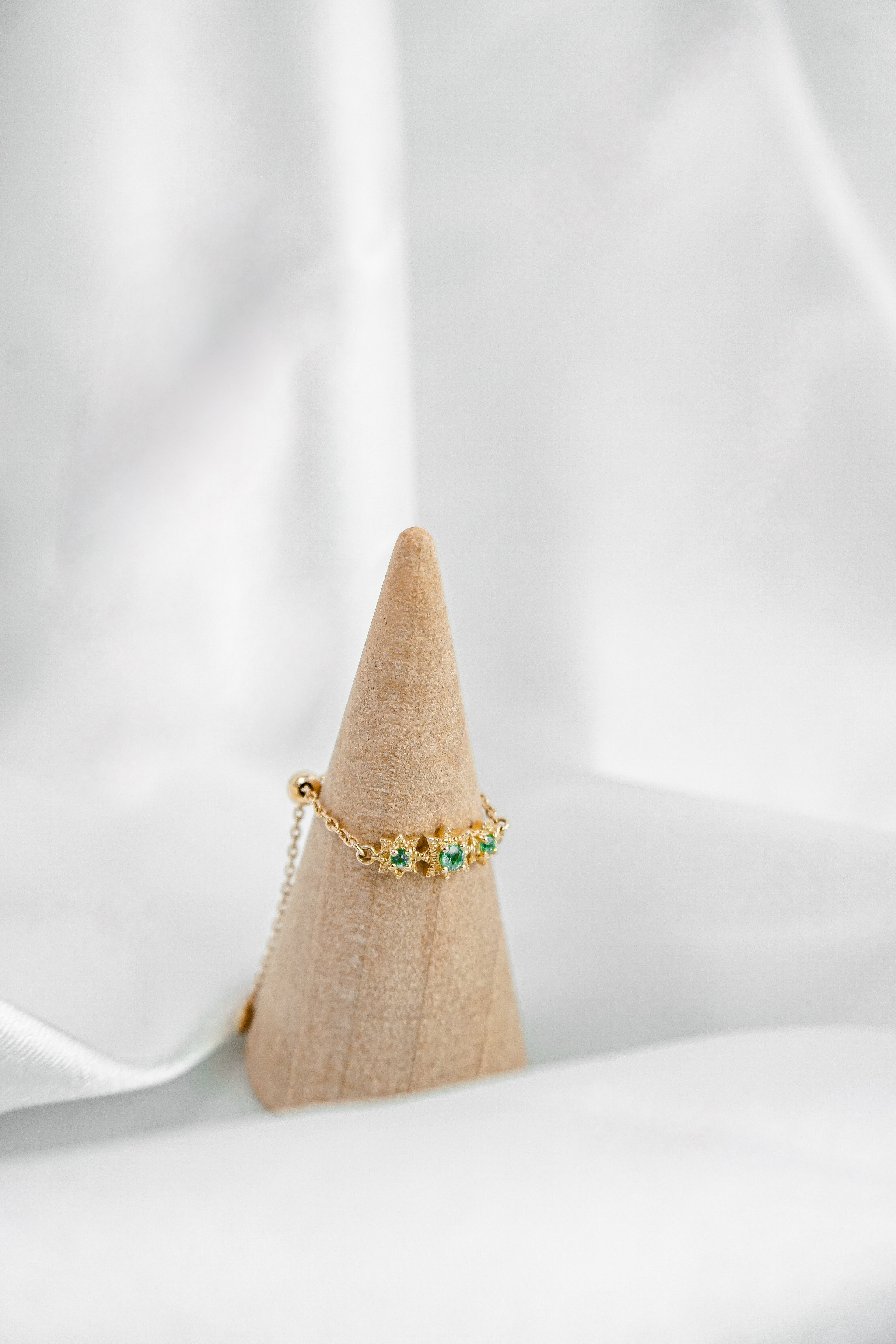 日本製K金八芒星祖母綠戒指鍊戒側拍