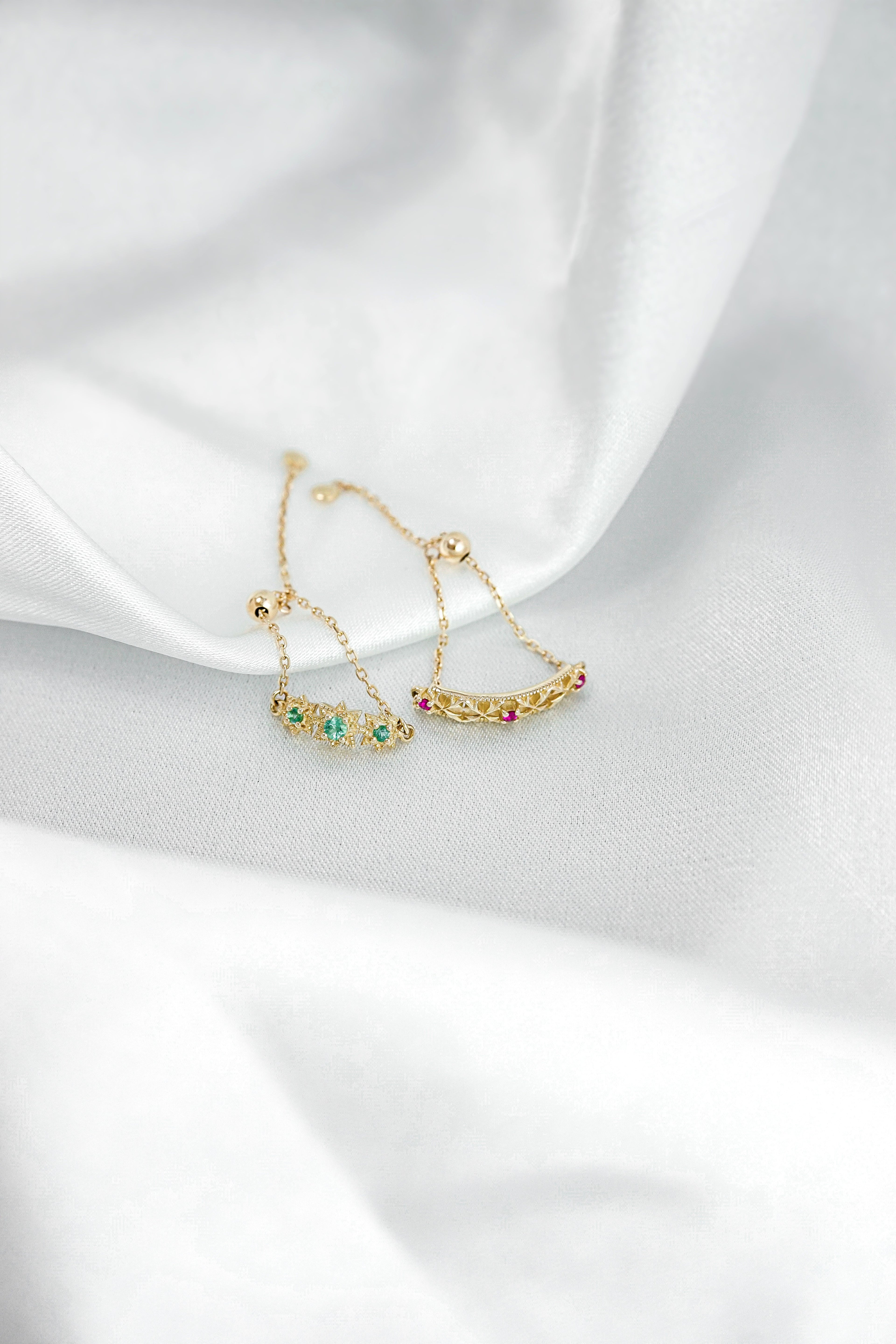 兩款日本製K金八芒星祖母綠戒指鍊戒紅寶石鏤空戒指遠拍