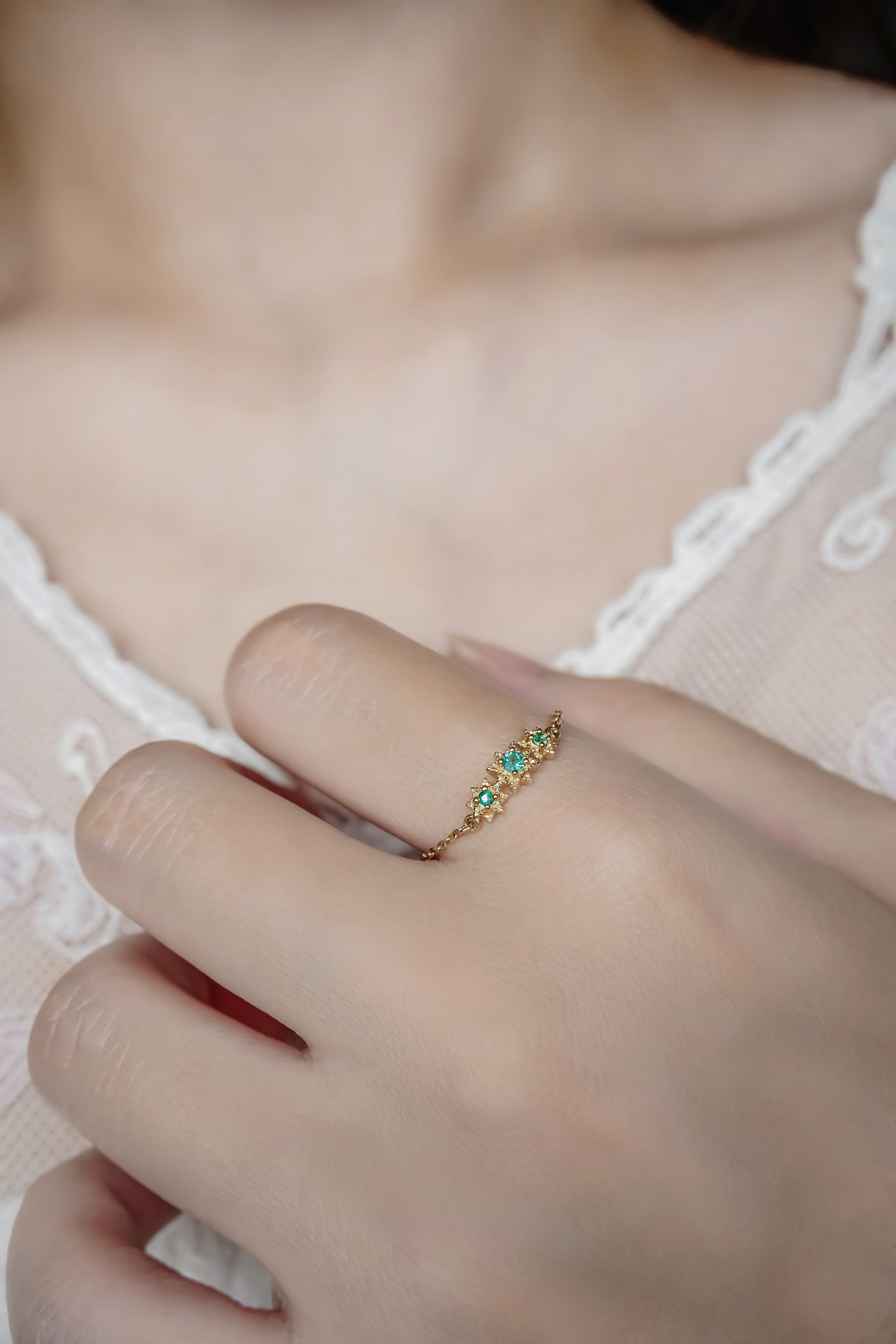 日本製K金八芒星祖母綠戒指鍊戒真人佩戴效果圖