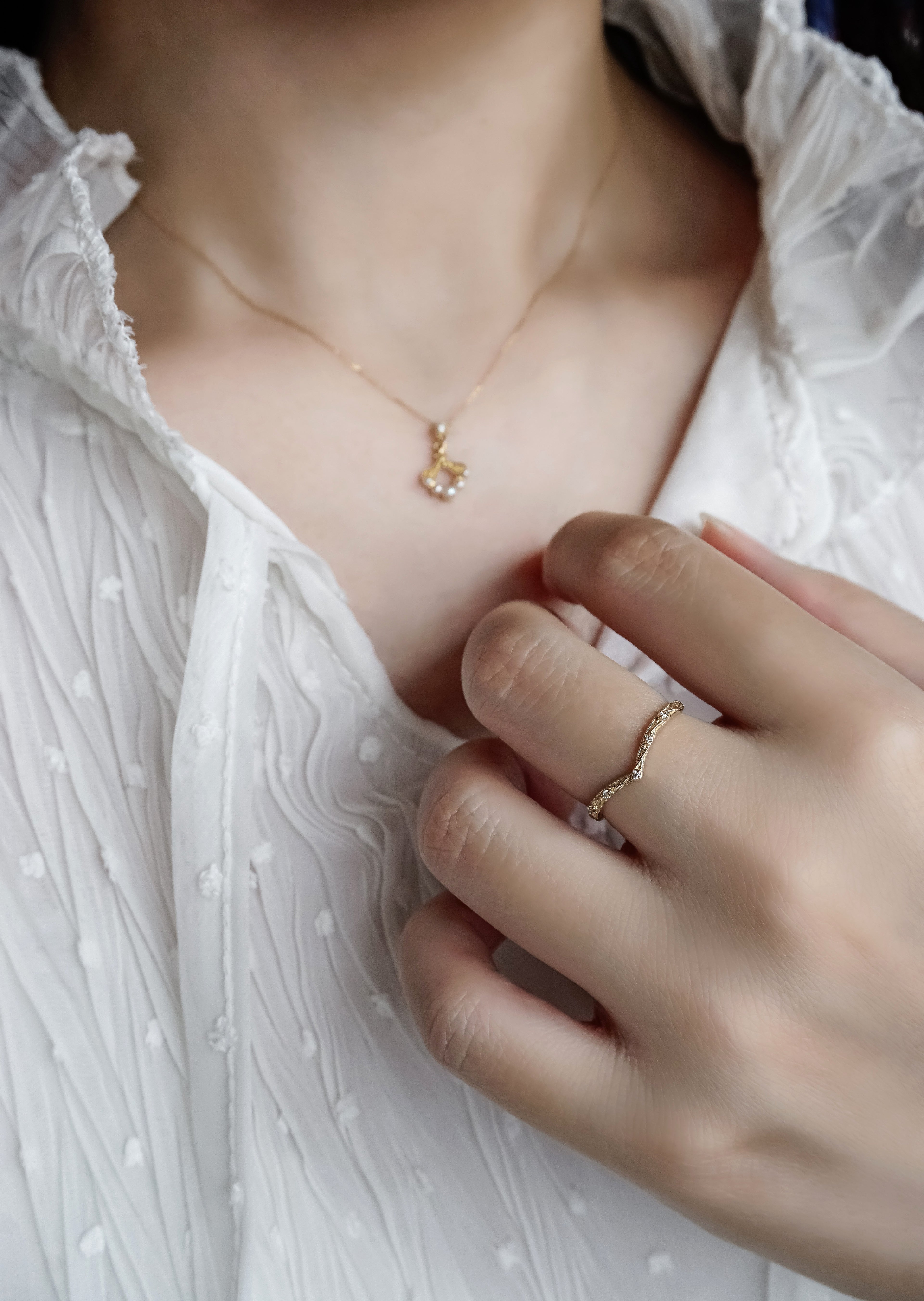 日本製10K金18K金V形鑽石戒指線戒真人佩戴效果圖遠拍