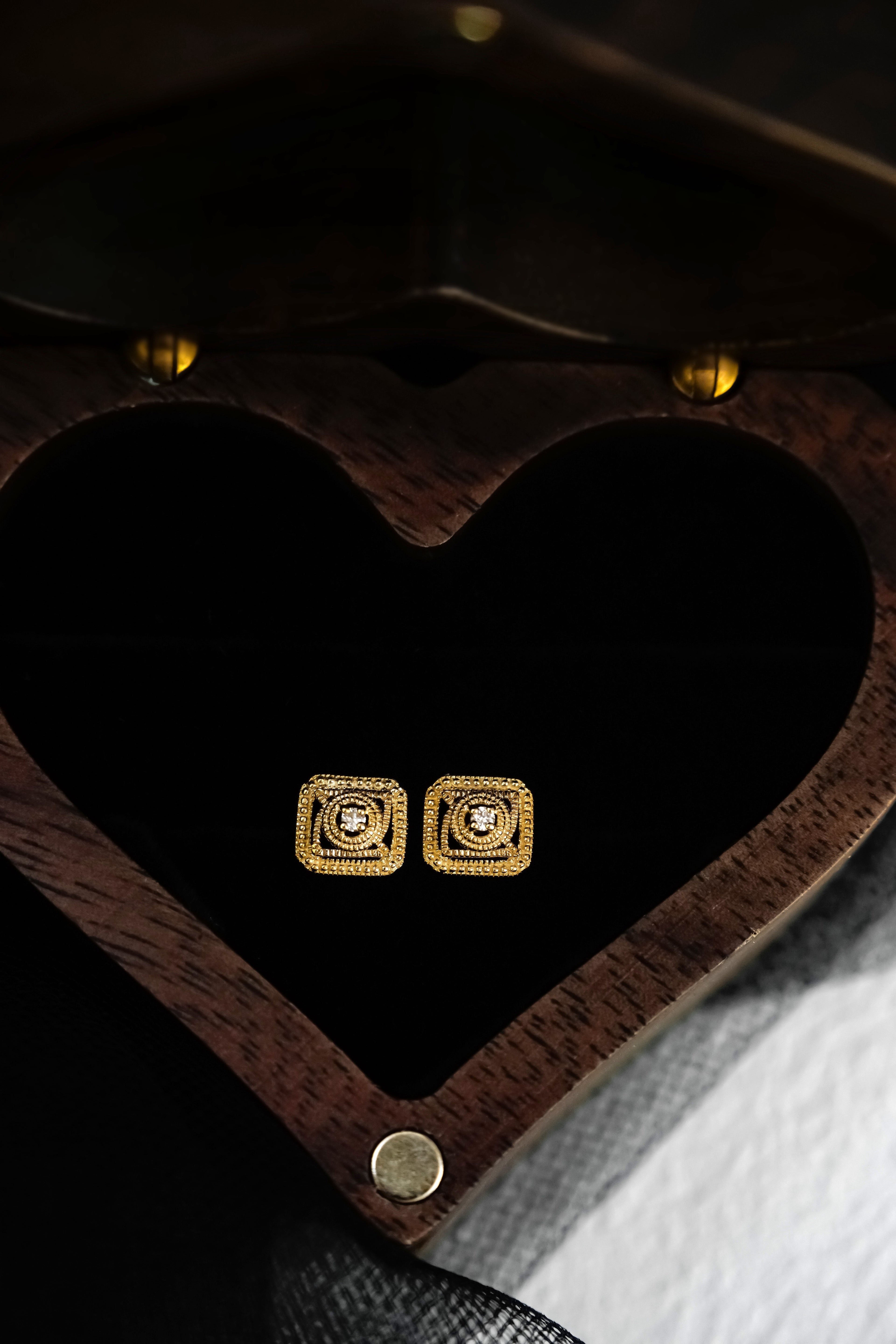 日本製K金古典方形鑽石耳環平放正面高拍