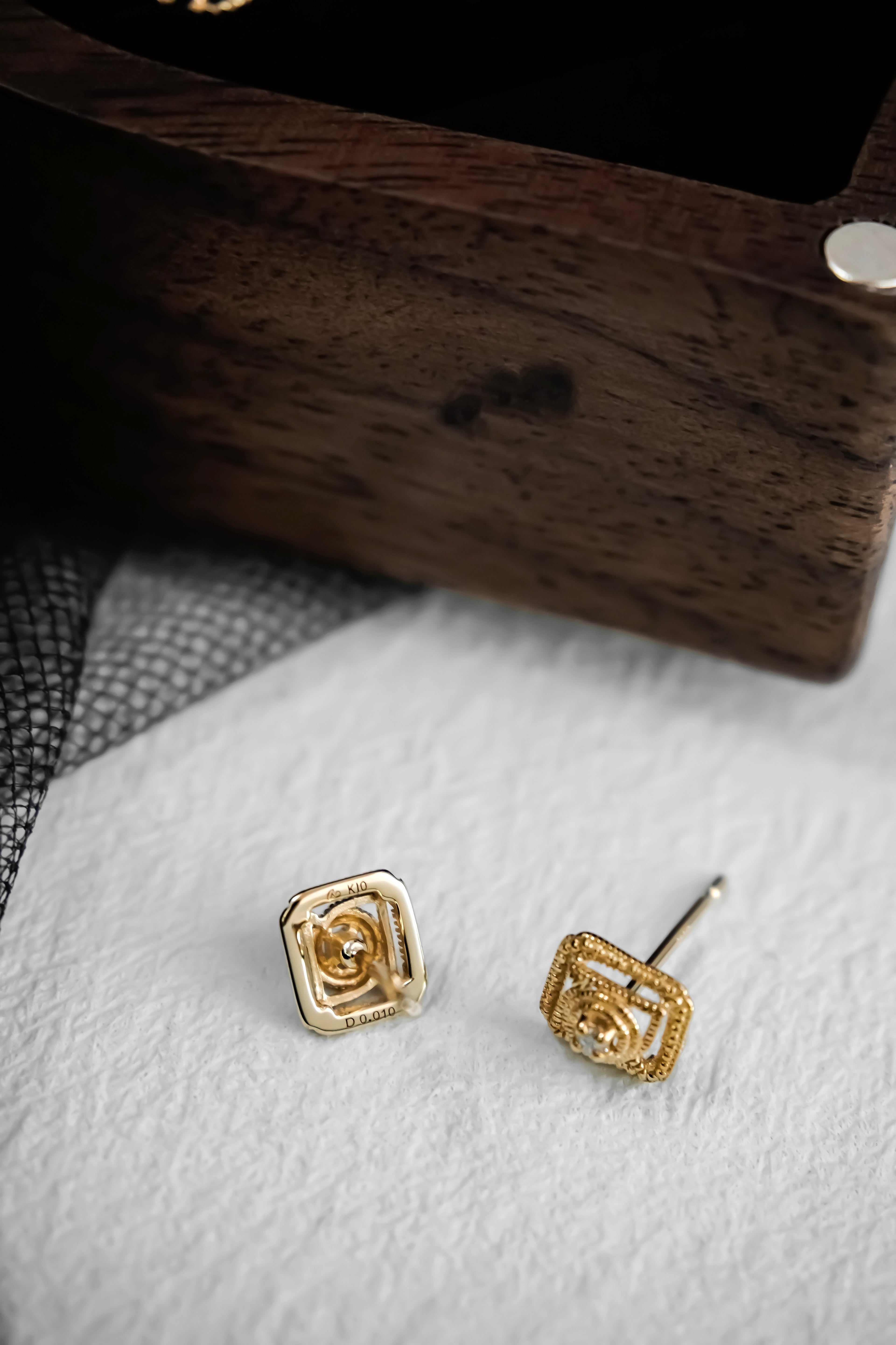 日本製K金古典方形鑽石耳環背面