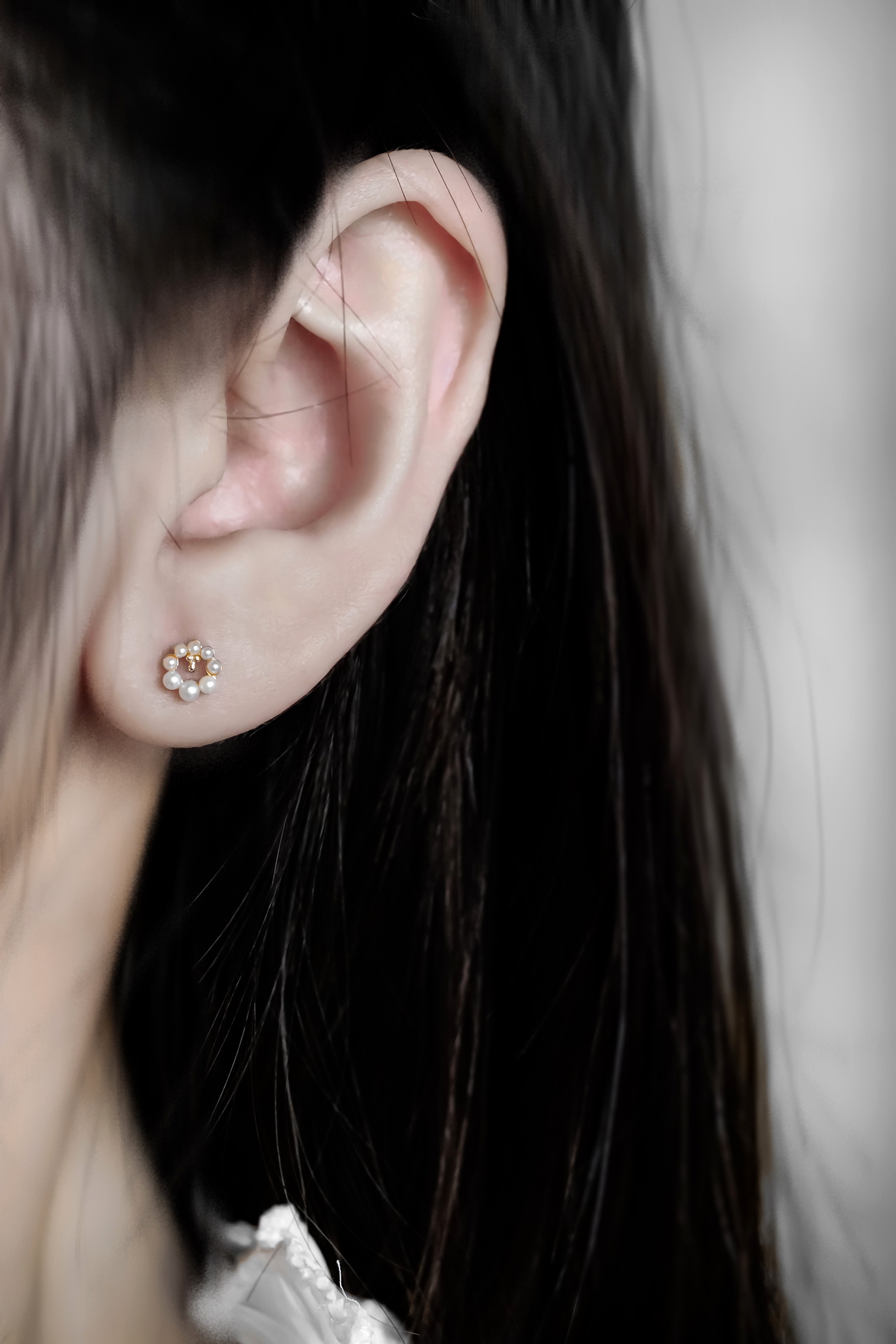 日本製K金珍珠花朵耳環真人佩戴效果圖