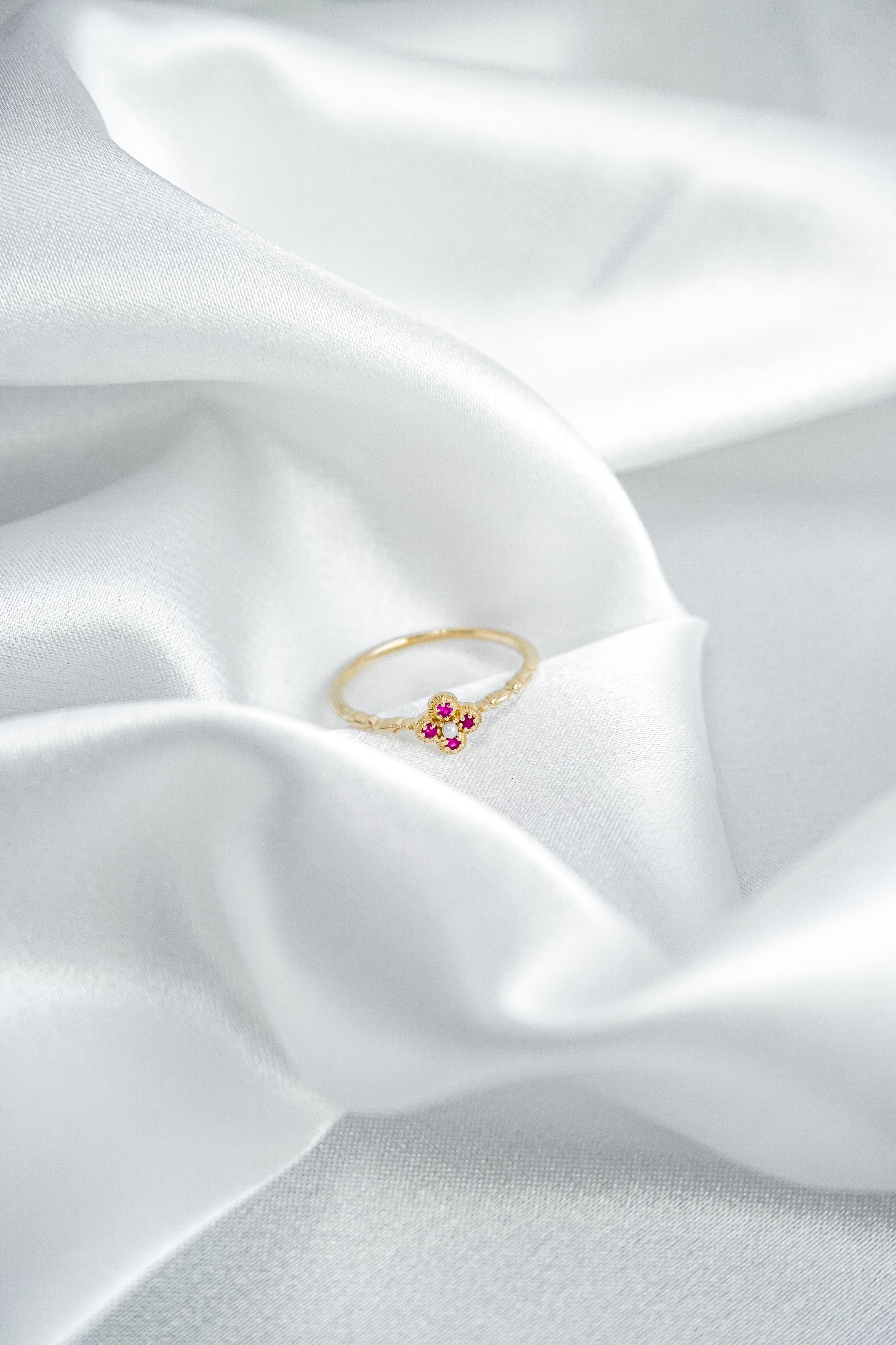 日本製K金珍珠紅寶石四葉草戒指遠拍