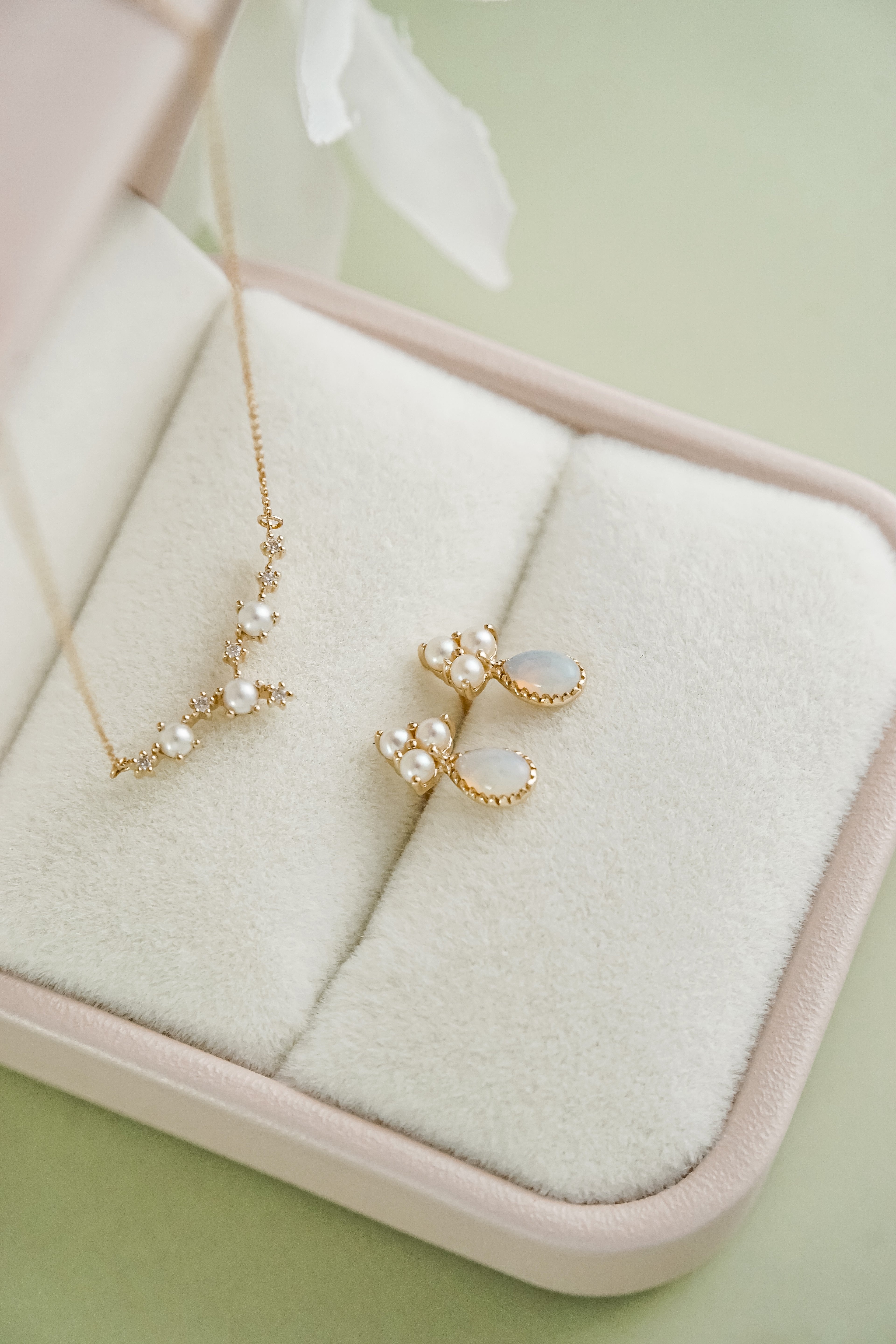 日系K金珍珠蛋白石水滴造型垂墜耳環珍珠鑽石項鍊頸鏈展示圖