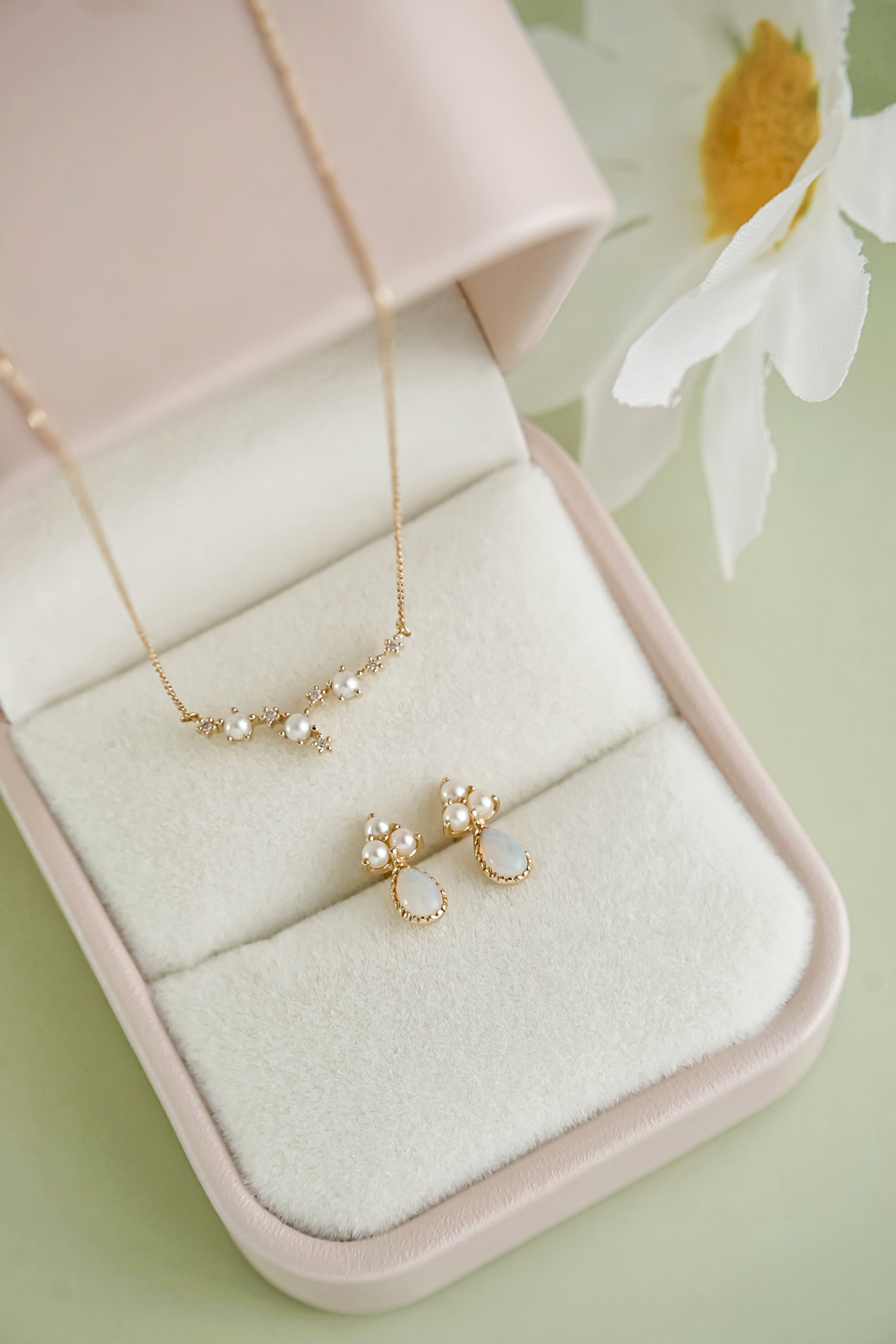 日系K金珍珠蛋白石水滴造型垂墜耳環珍珠鑽石項鍊頸鏈高拍展示圖