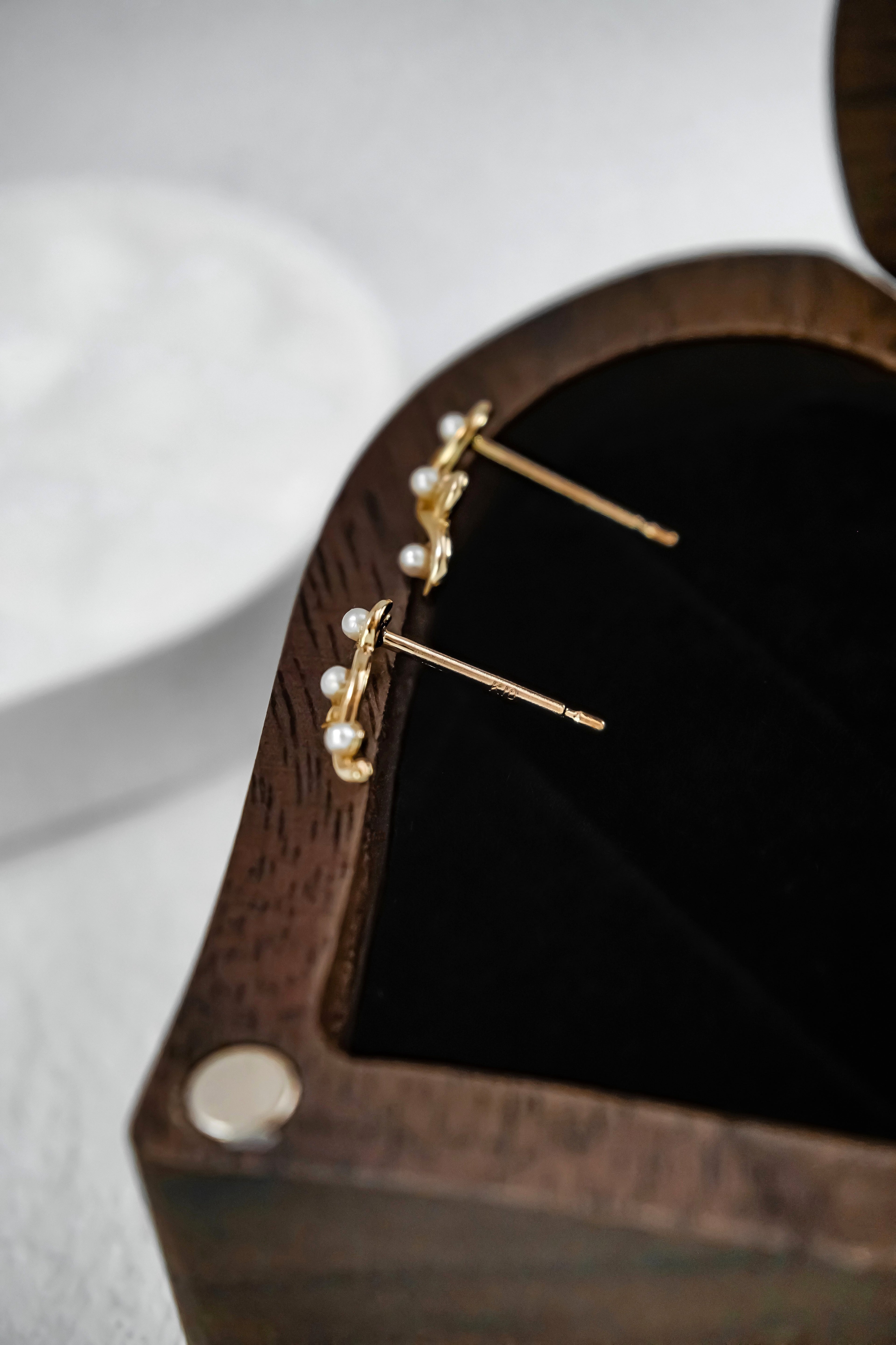 日系K金珍珠耳環耳釘側拍展示圖