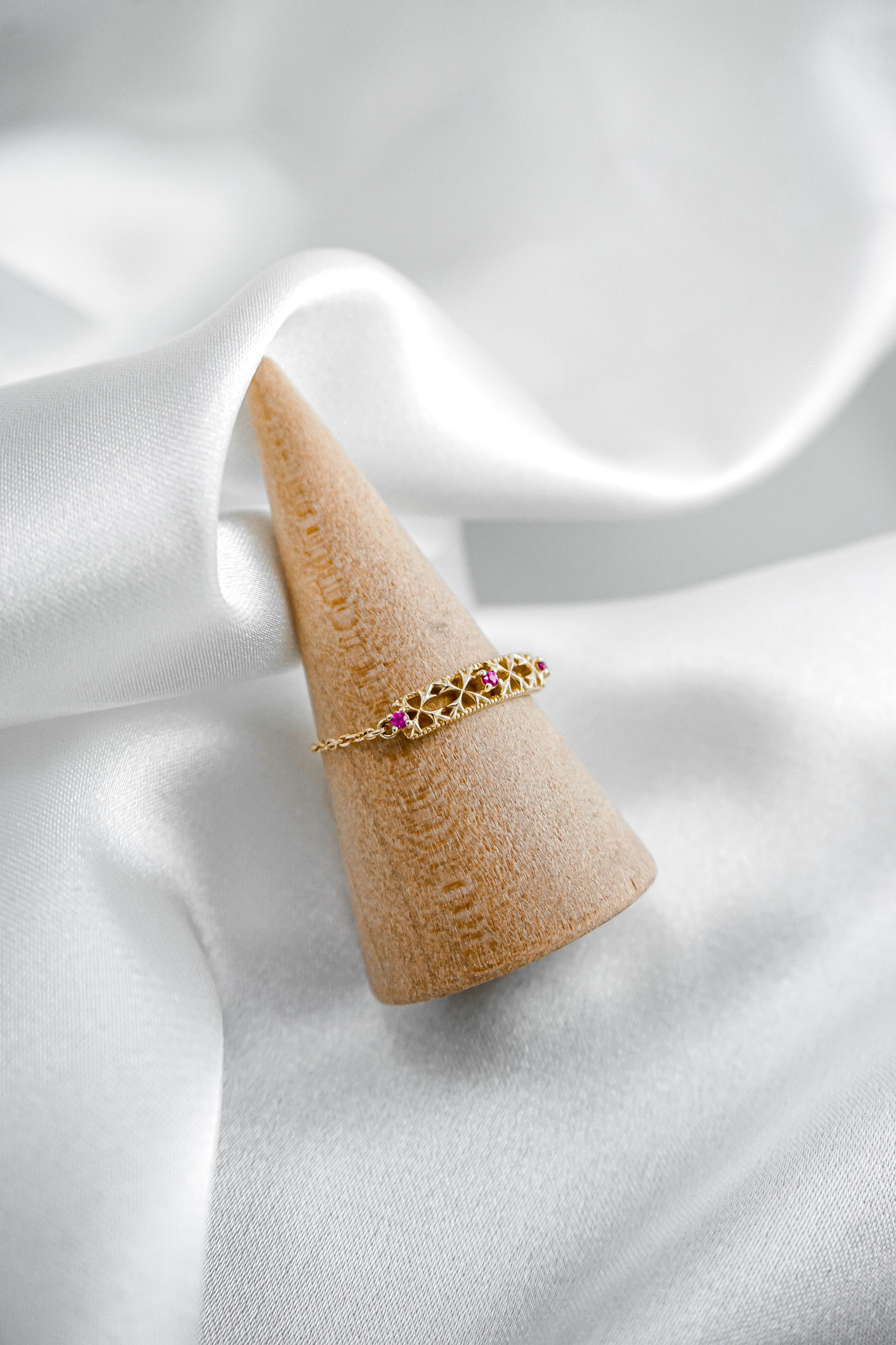 日本製K金紅寶石鏤空戒指鍊戒側拍