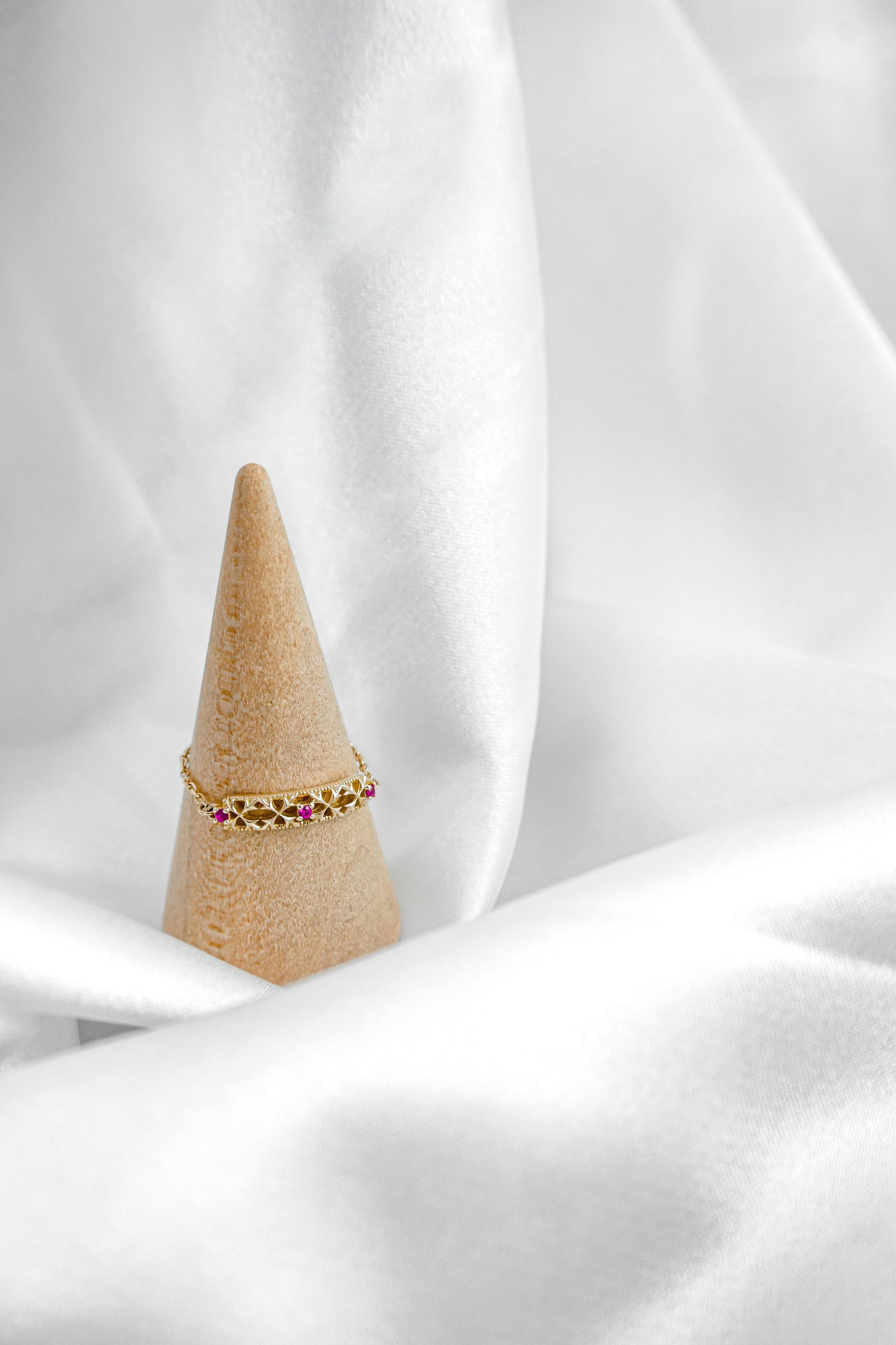 日本製K金紅寶石鏤空戒指鍊戒遠拍