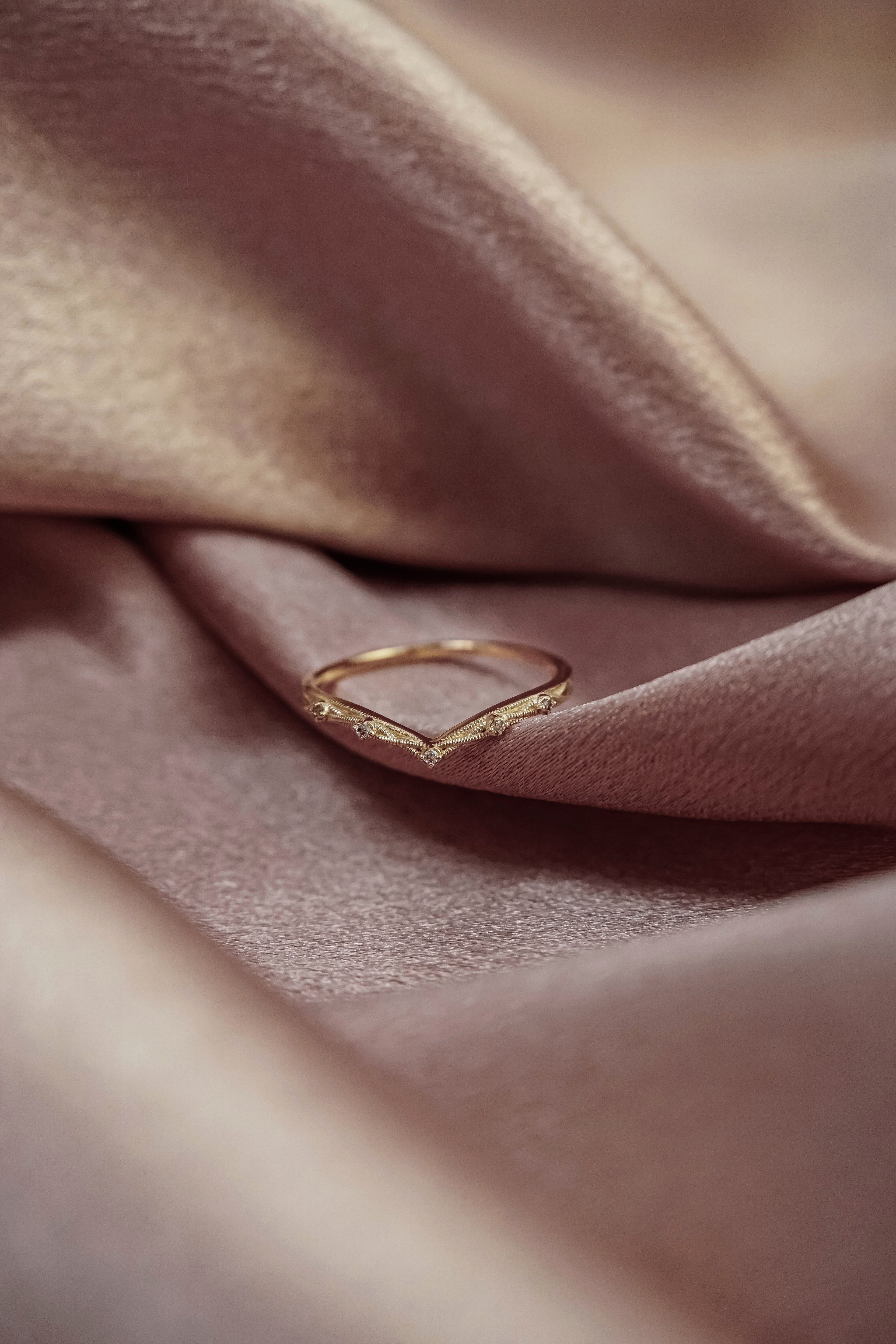 日本製10K金18K金V形鑽石戒指線戒正面