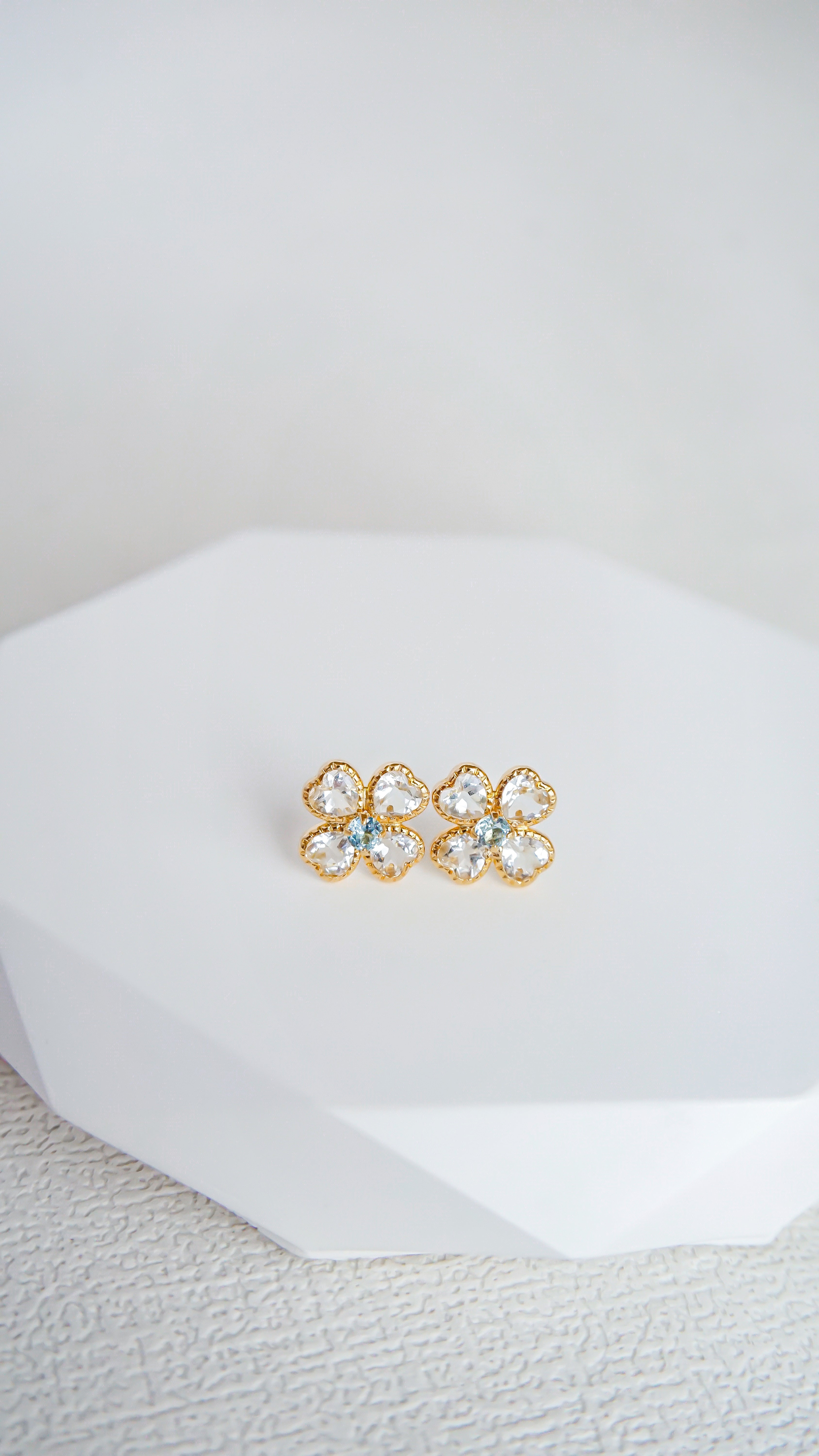 18K金海藍寶藍托帕石四葉草耳環遠拍