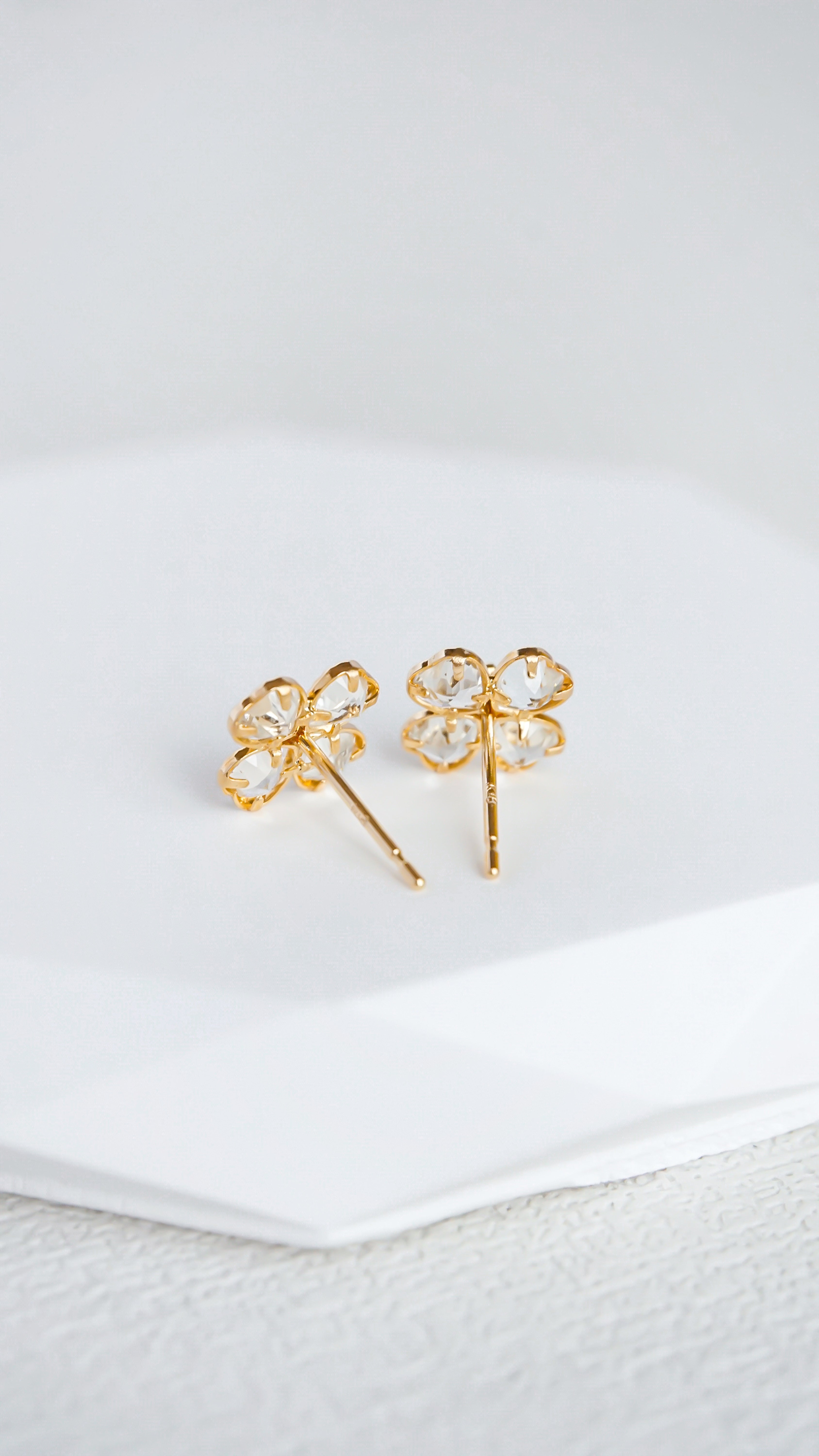 18K金海藍寶藍托帕石四葉草耳環背面