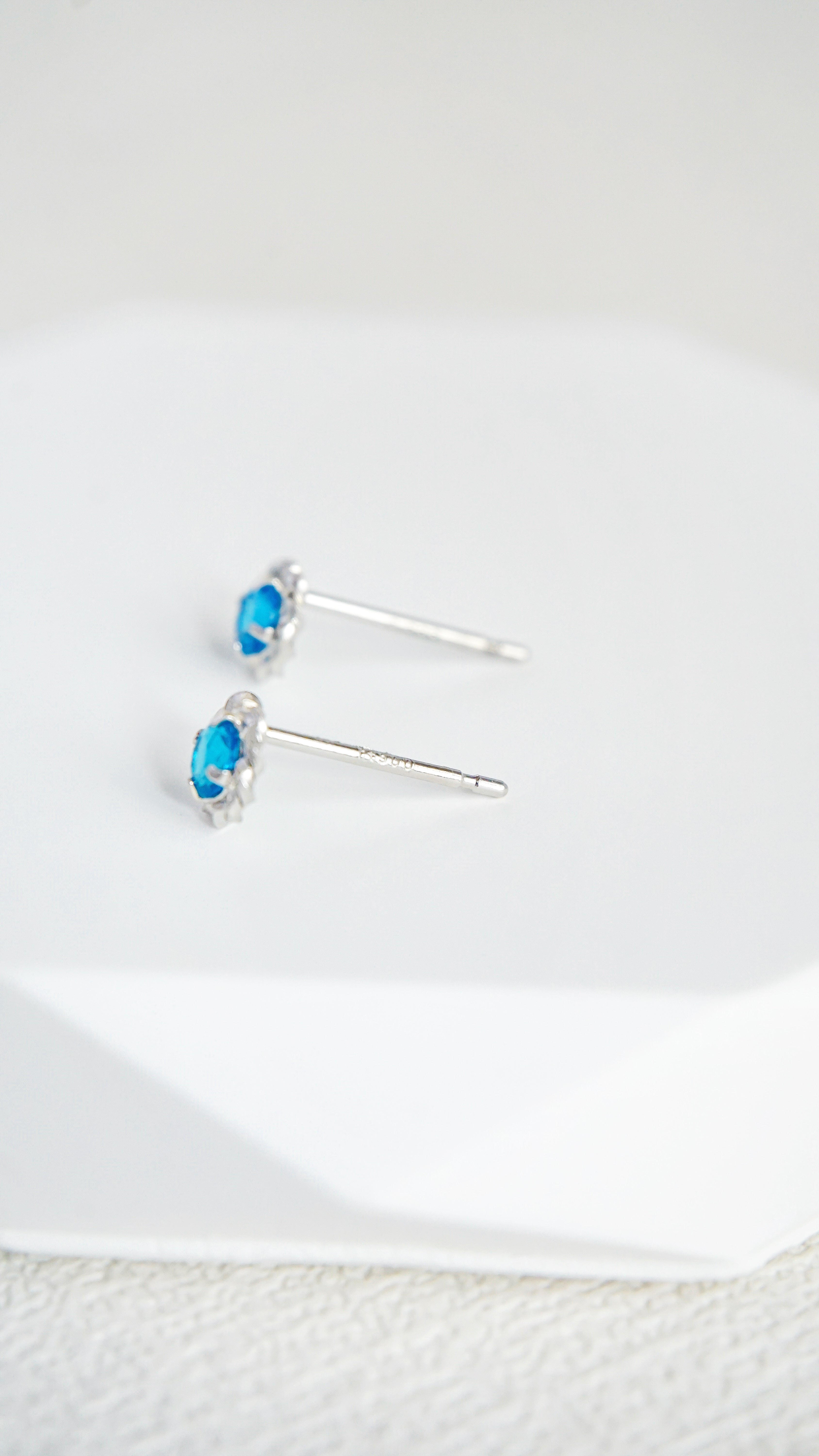 海藍之心|霓虹藍磷灰石耳釘