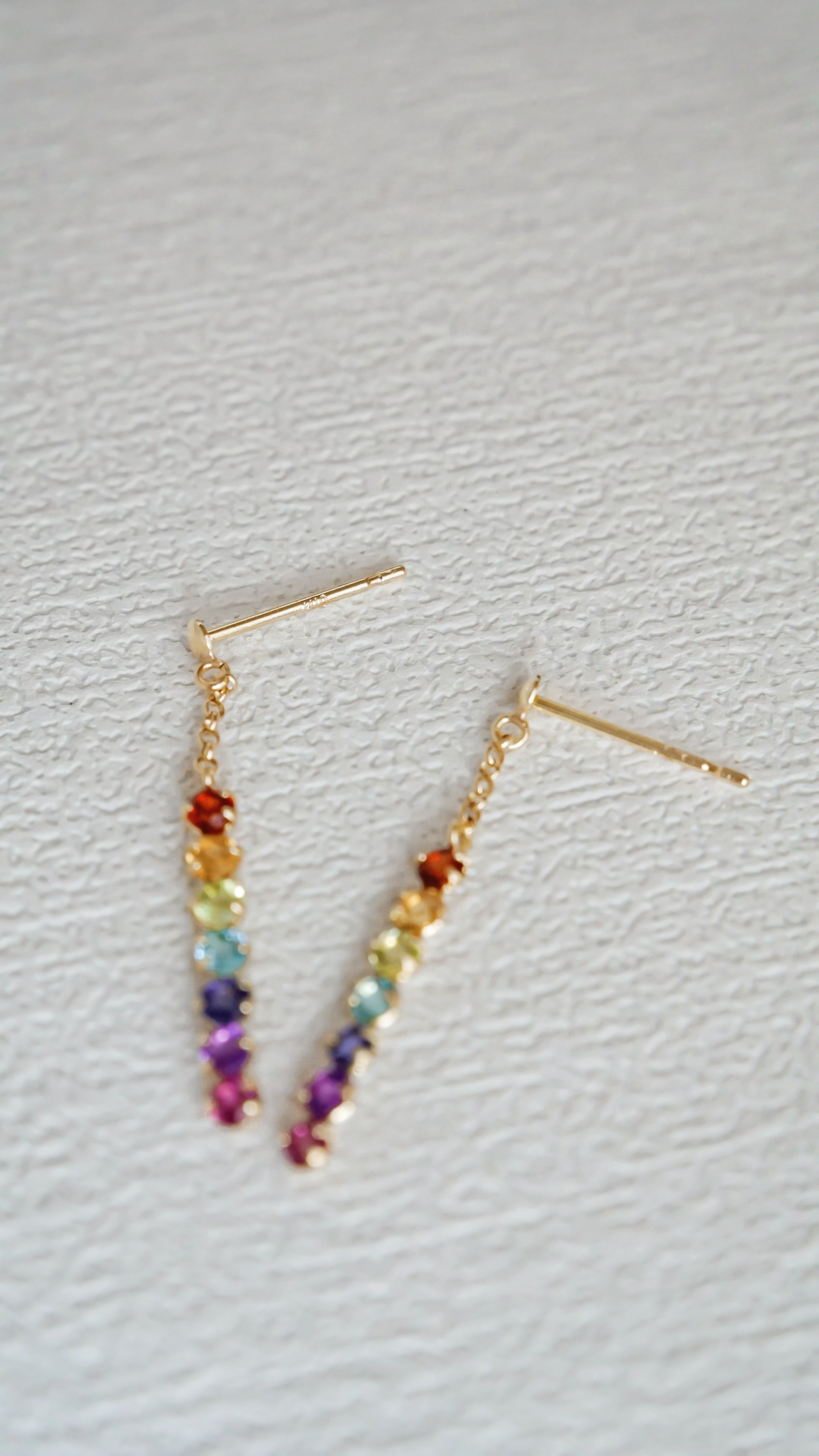 10k金七彩半貴石彩寶耳環平放