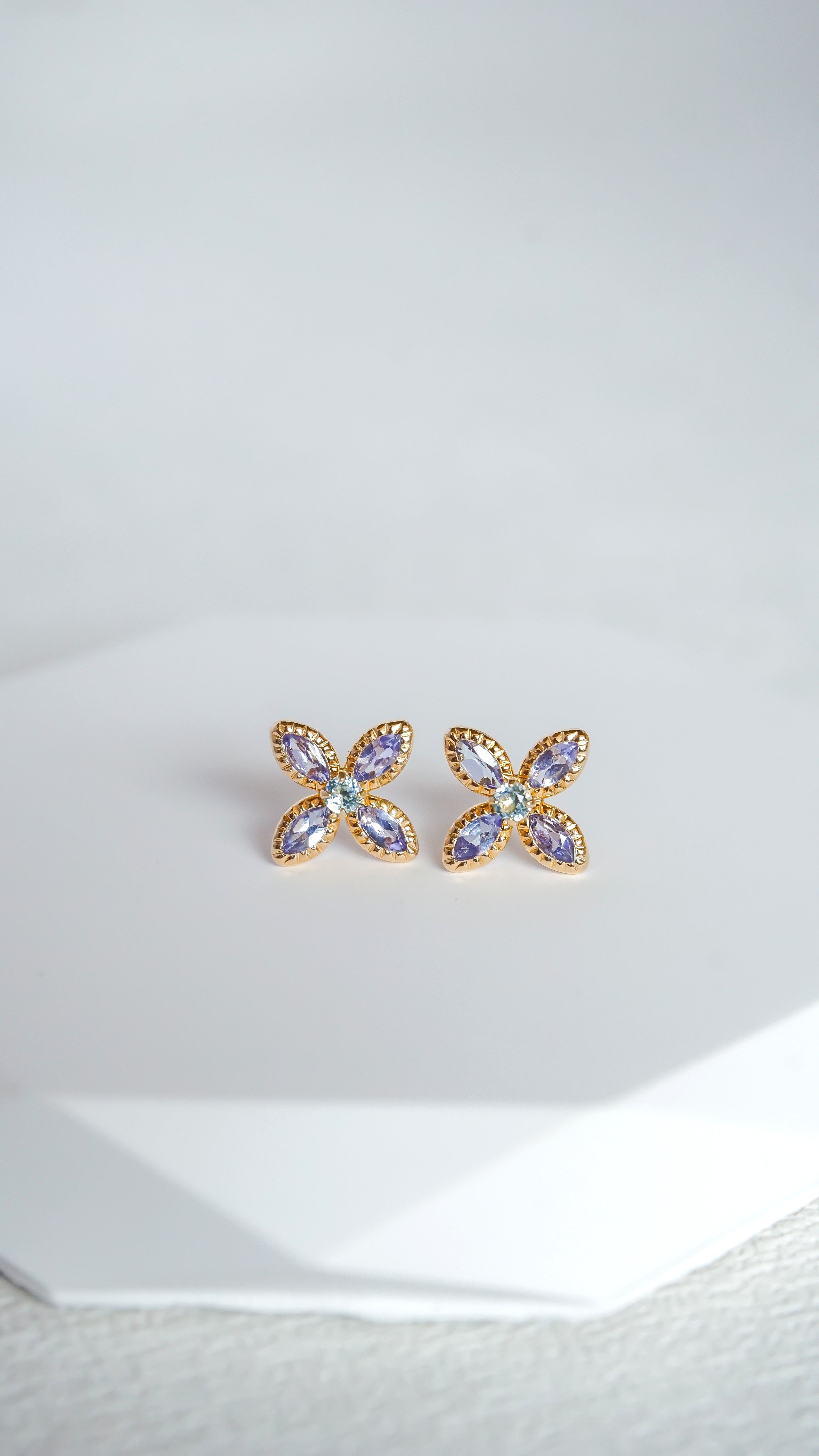 18K金坦桑石藍托帕石四葉草耳環正面