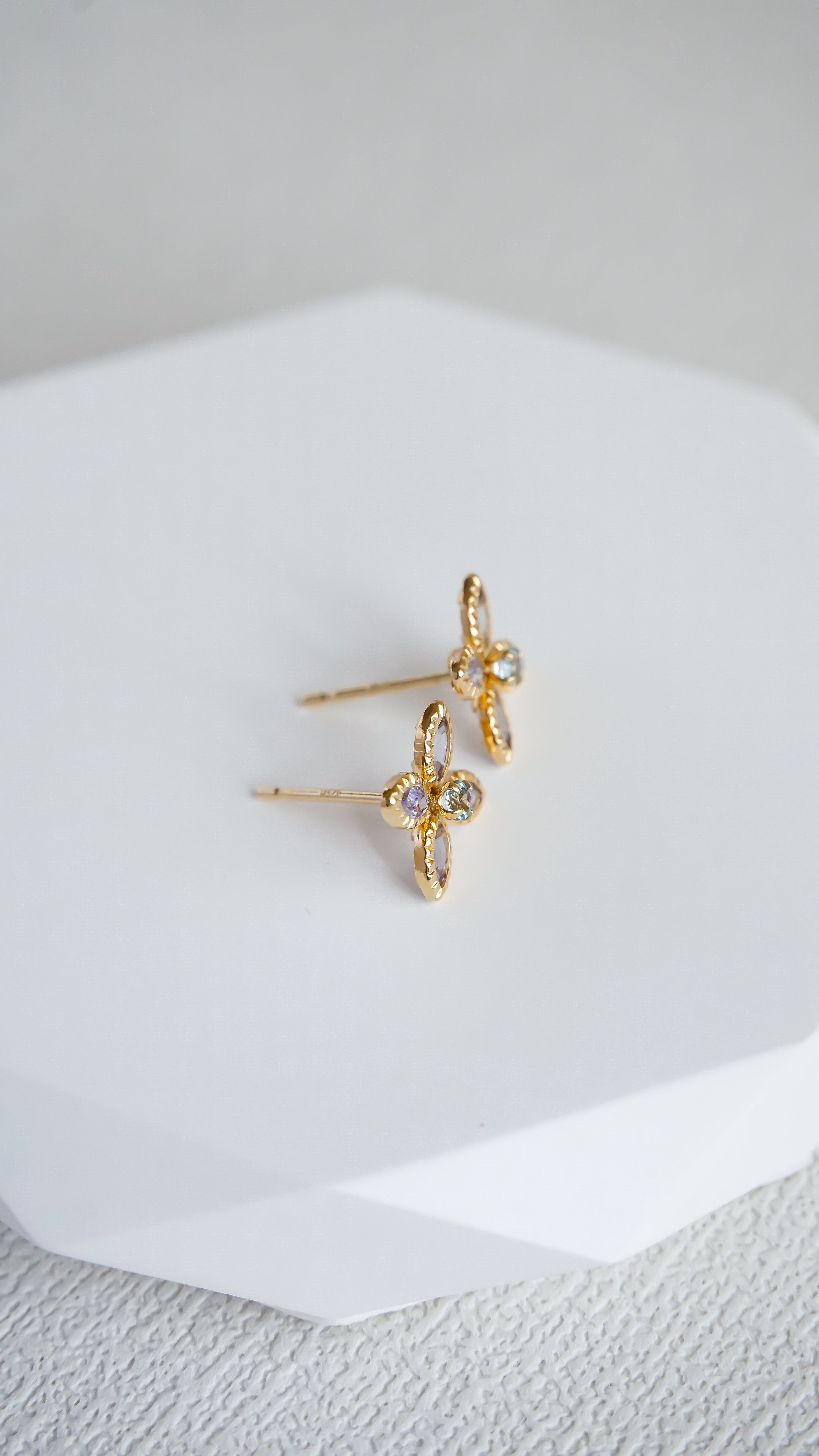 18K金坦桑石藍托帕石四葉草耳環右面