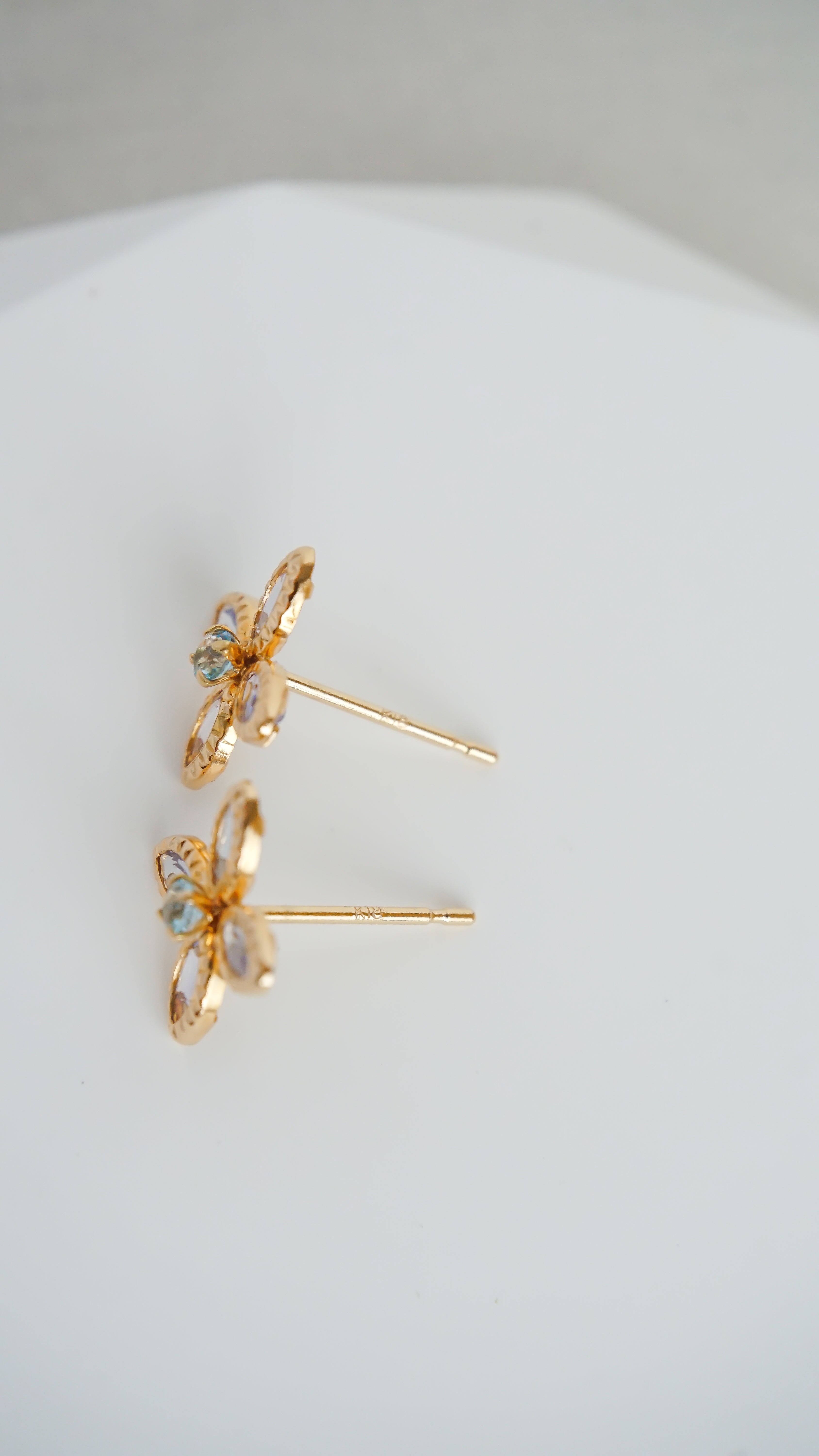 18K金坦桑石藍托帕石四葉草耳環左面