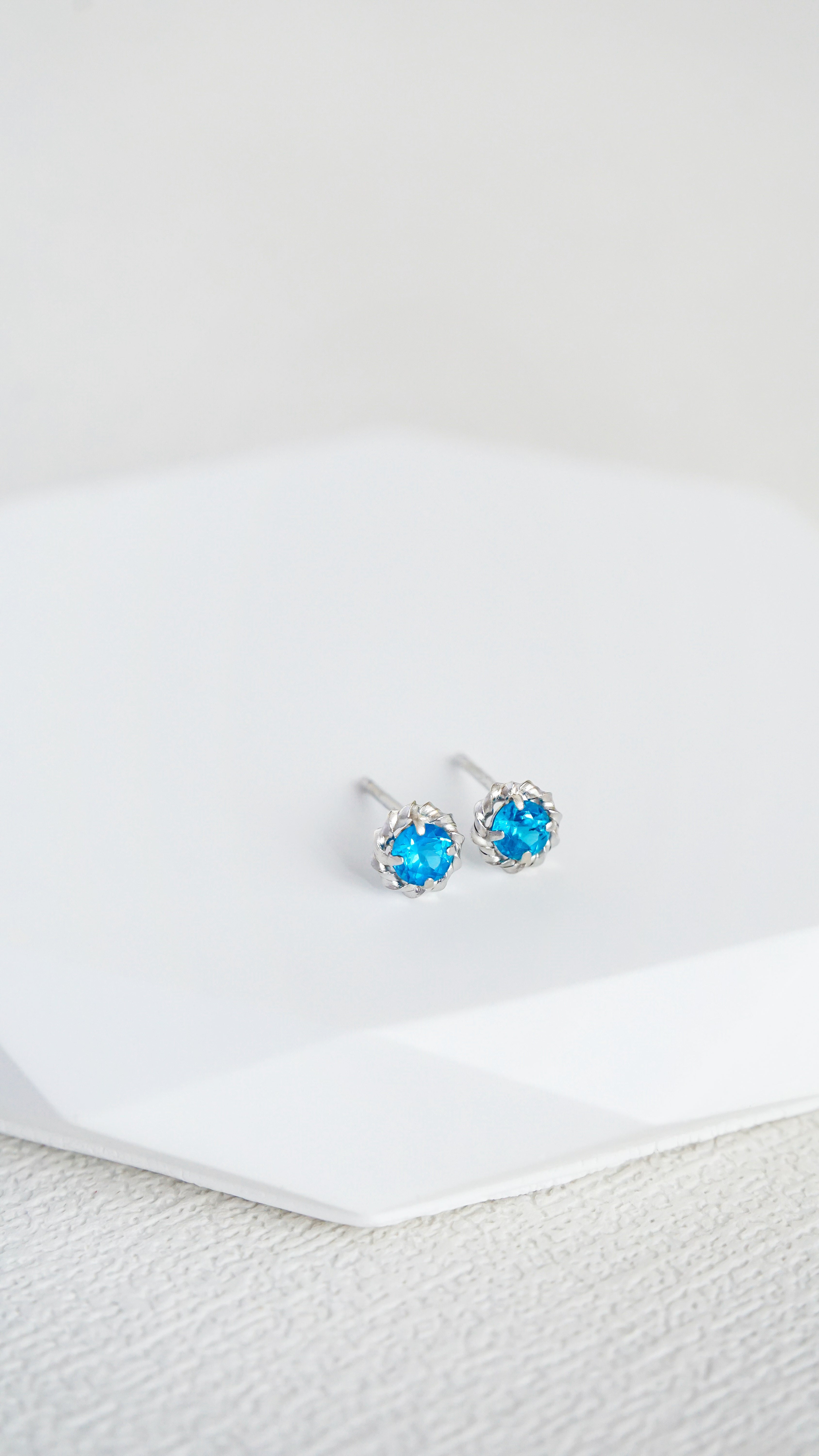 海藍之心|霓虹藍磷灰石耳釘