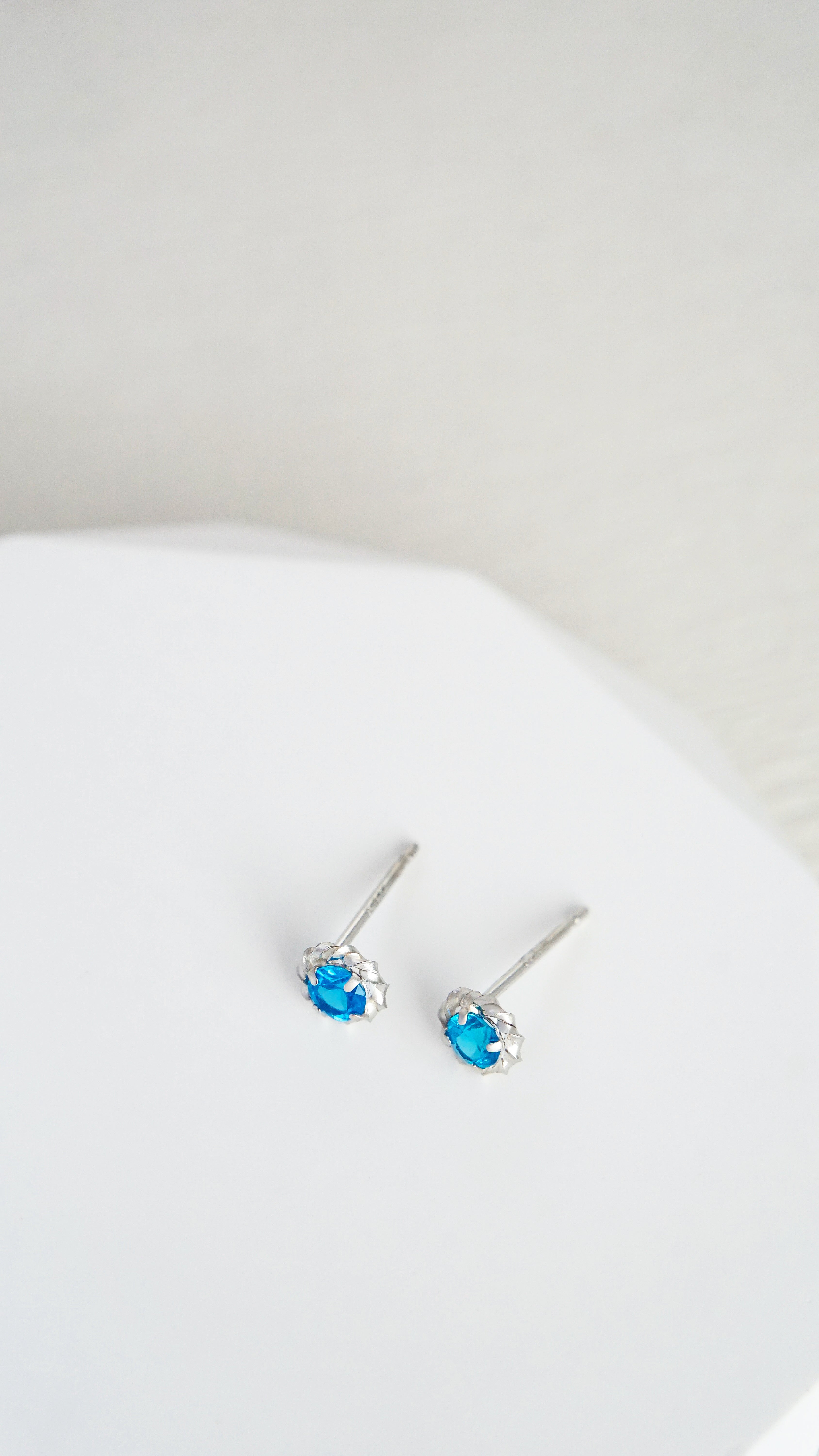 海藍之心|霓虹藍磷灰石耳釘