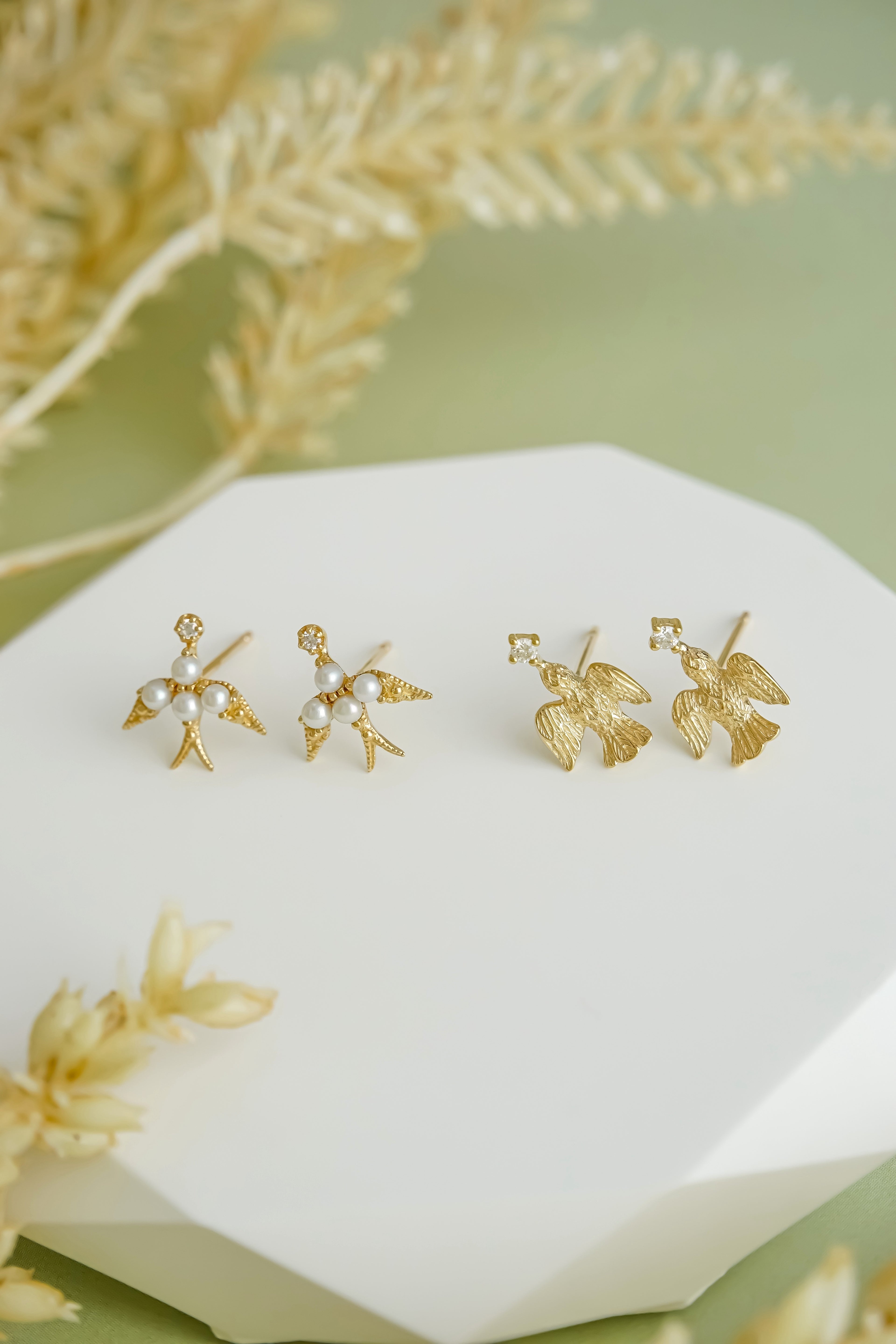 日系K金小鳥燕子造型珍珠鑽石耳環耳釘正面展示圖