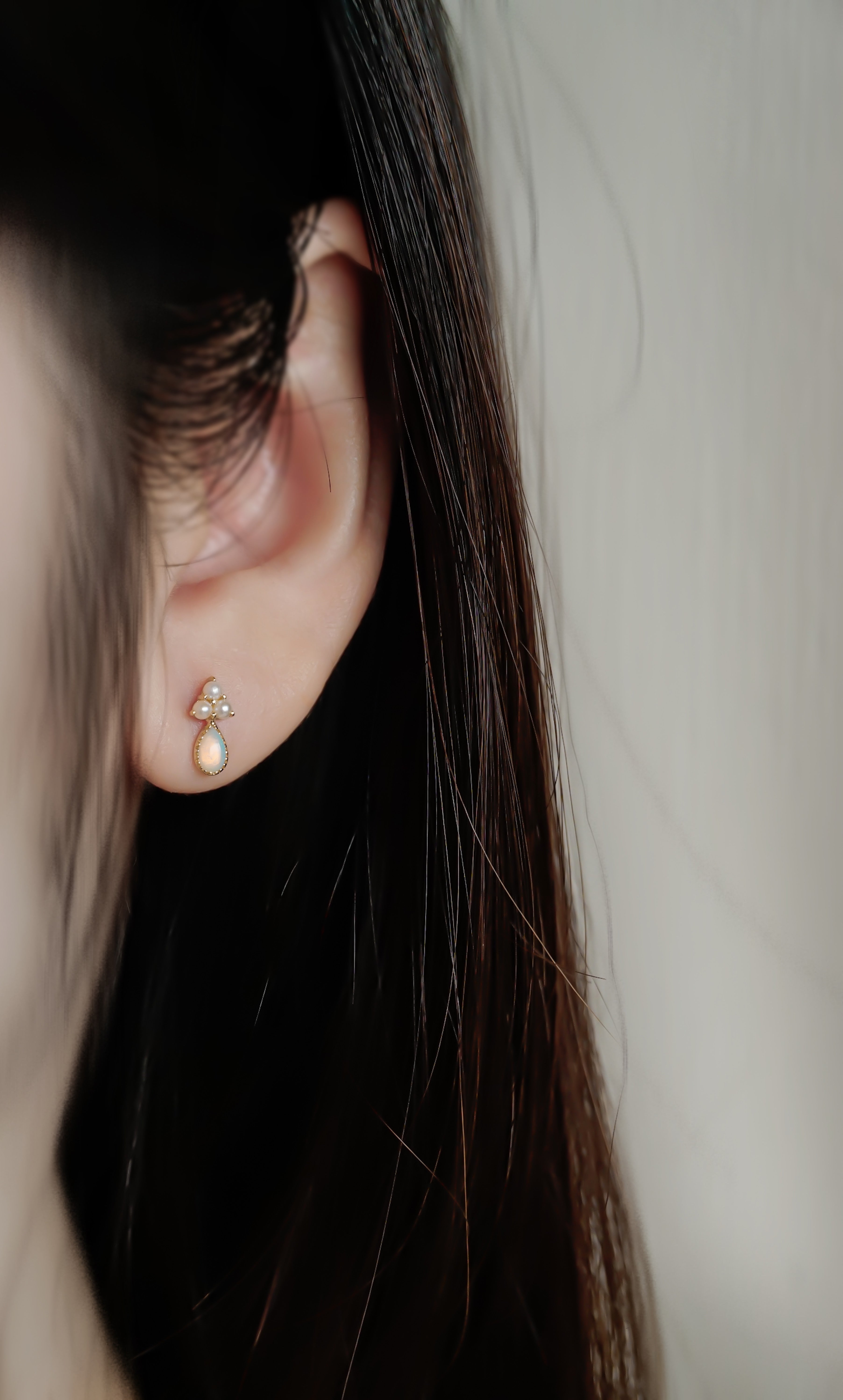 日系K金珍珠蛋白石水滴造型垂墜耳環真人佩戴效果圖