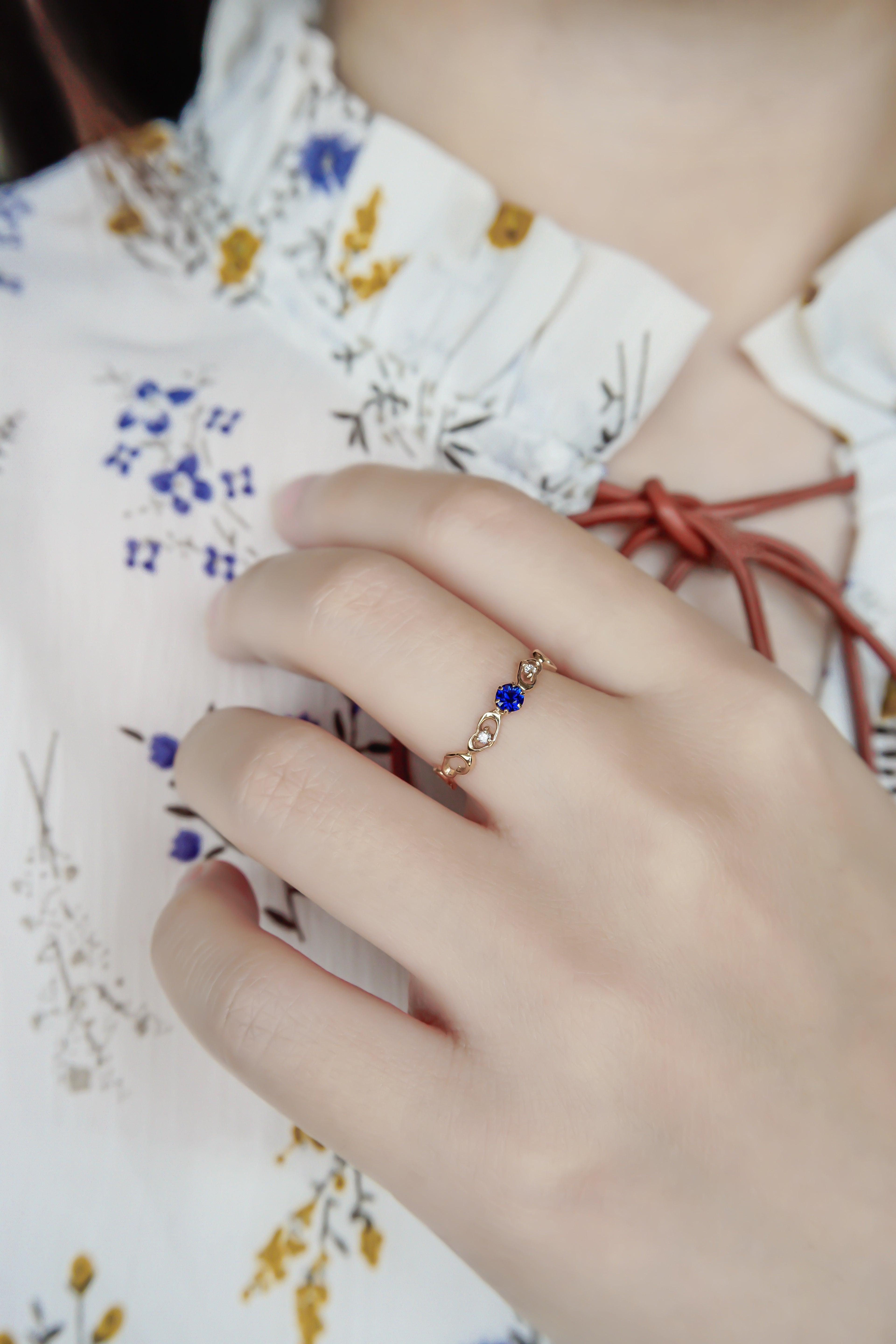 日系10K金彩寶藍寶石戒指真人佩戴效果圖