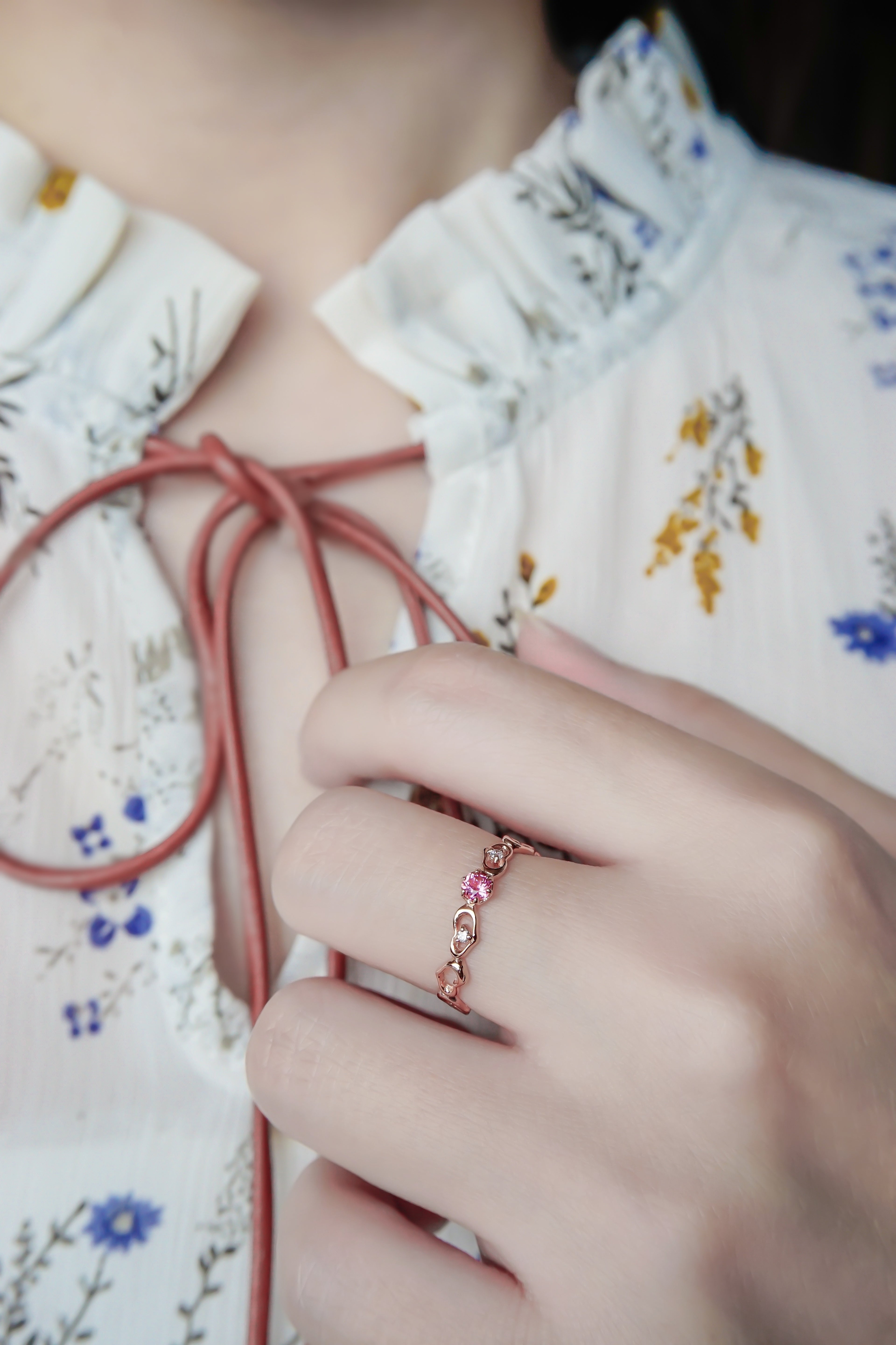 日系10K金彩寶粉碧璽戒指真人佩戴效果圖