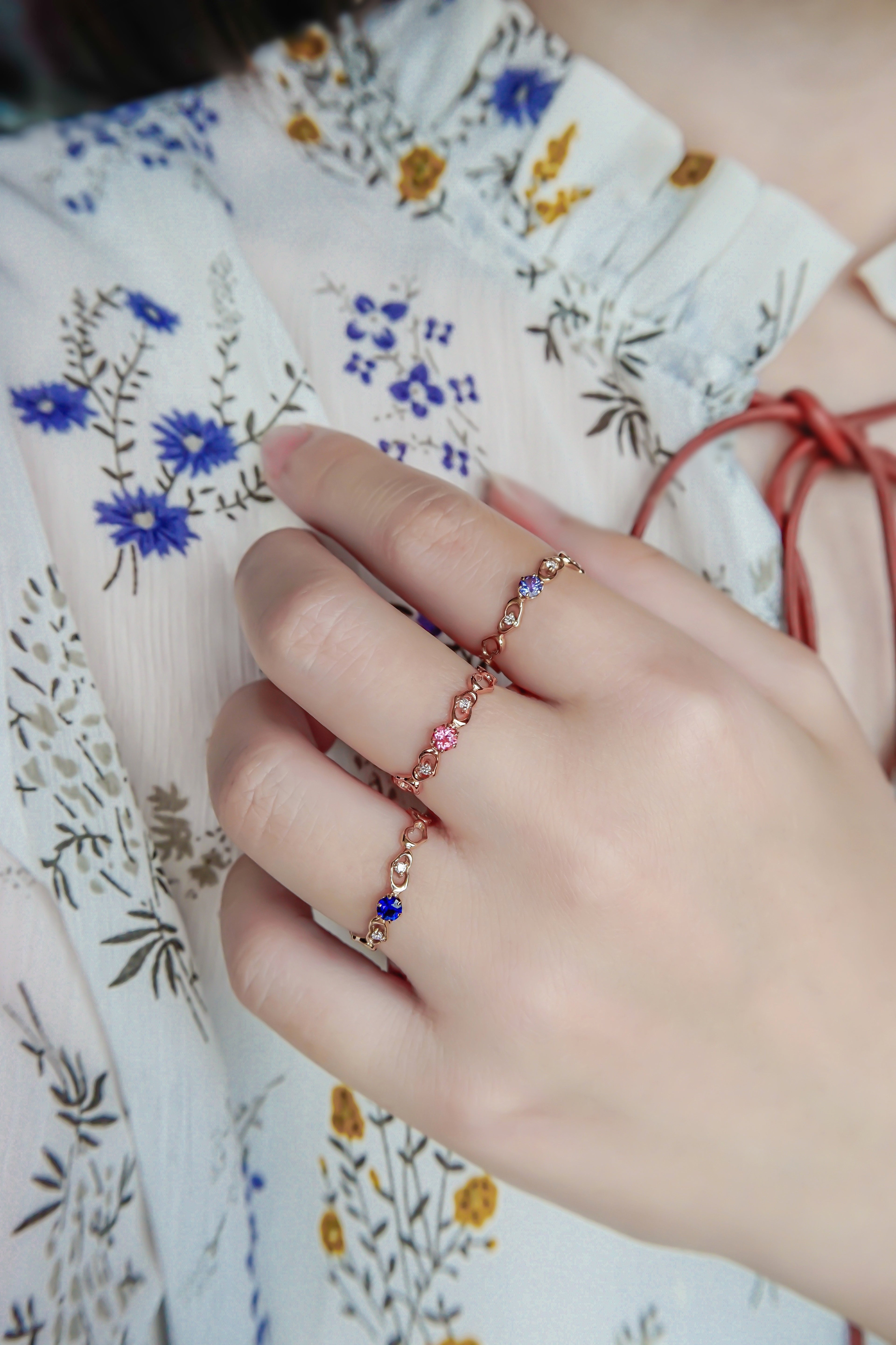 日系10K金彩寶藍寶石粉碧璽坦桑石戒指真人佩戴效果圖