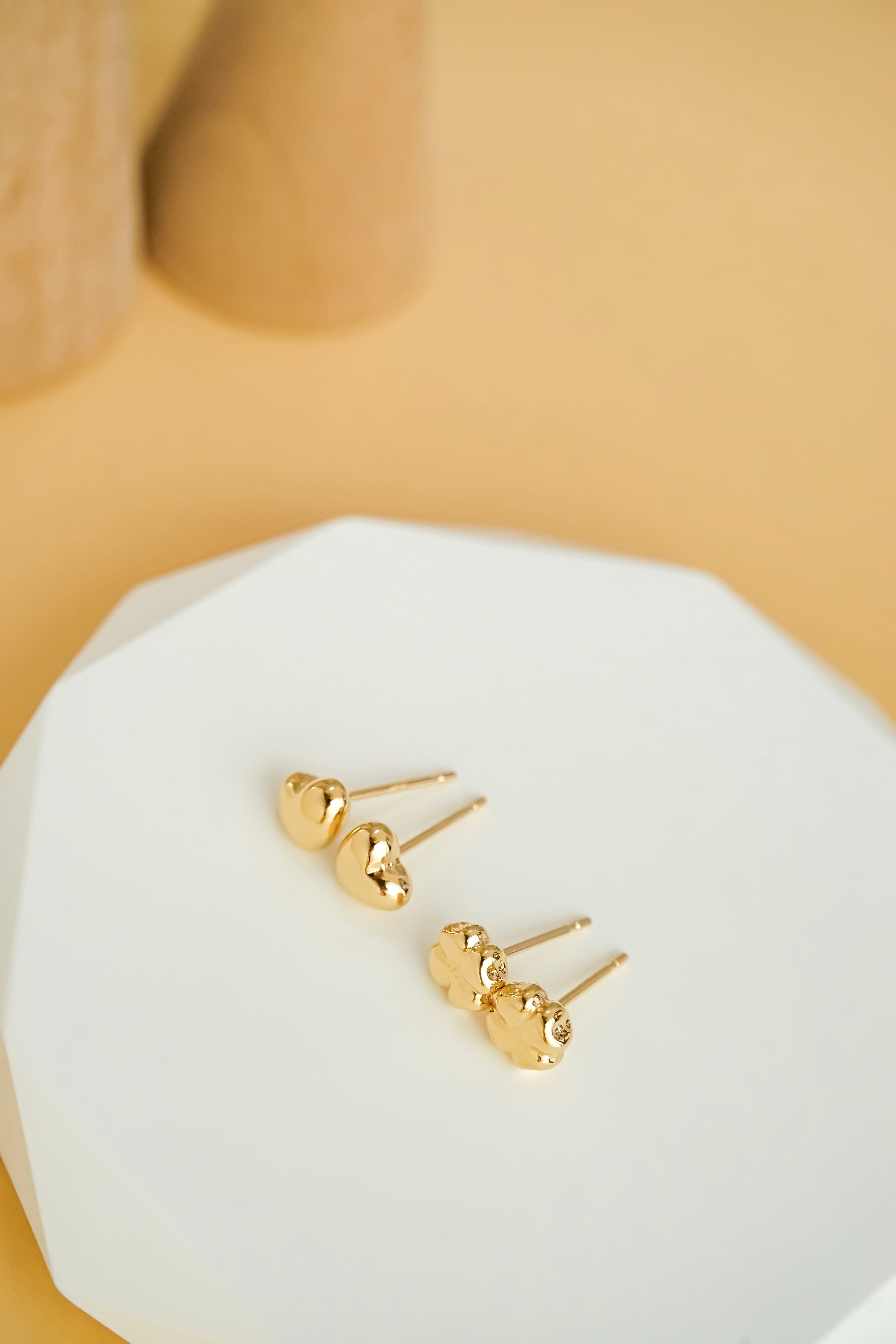 日本製18K金愛心四葉草耳環耳釘上面