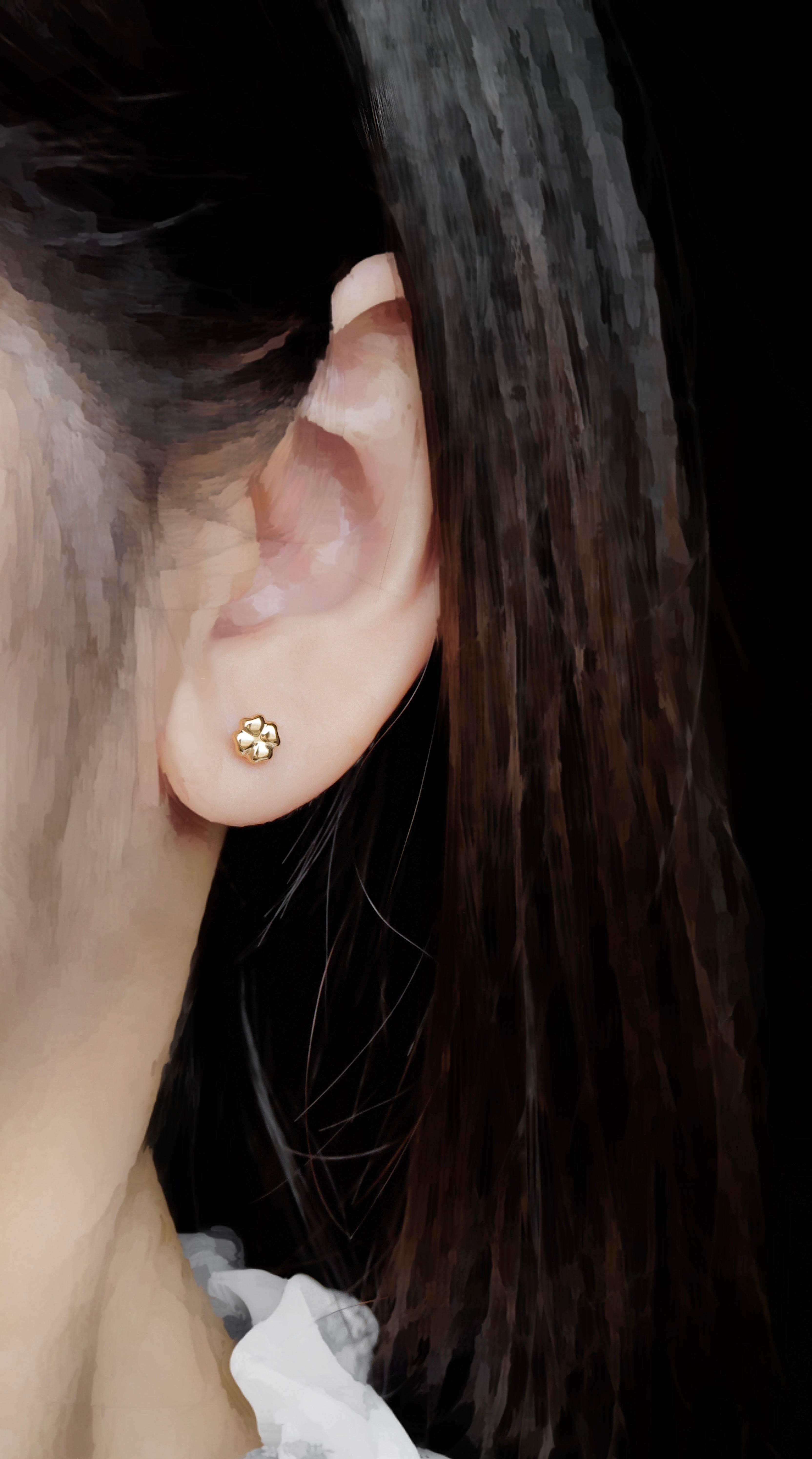 日本製18K金四葉草耳環耳釘真人佩戴效果圖遠拍
