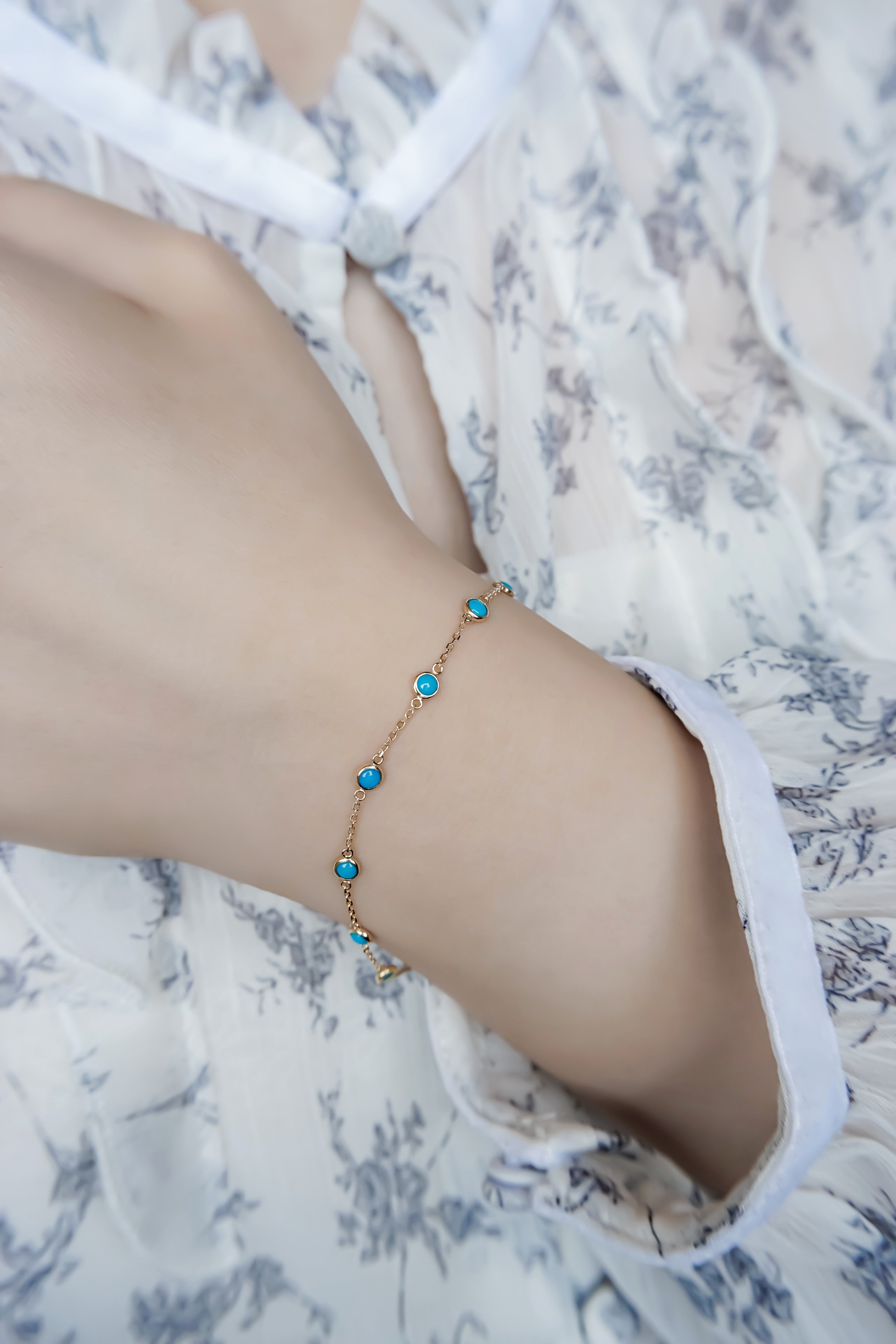 日系10K金綠松石手鍊真人佩戴效果圖