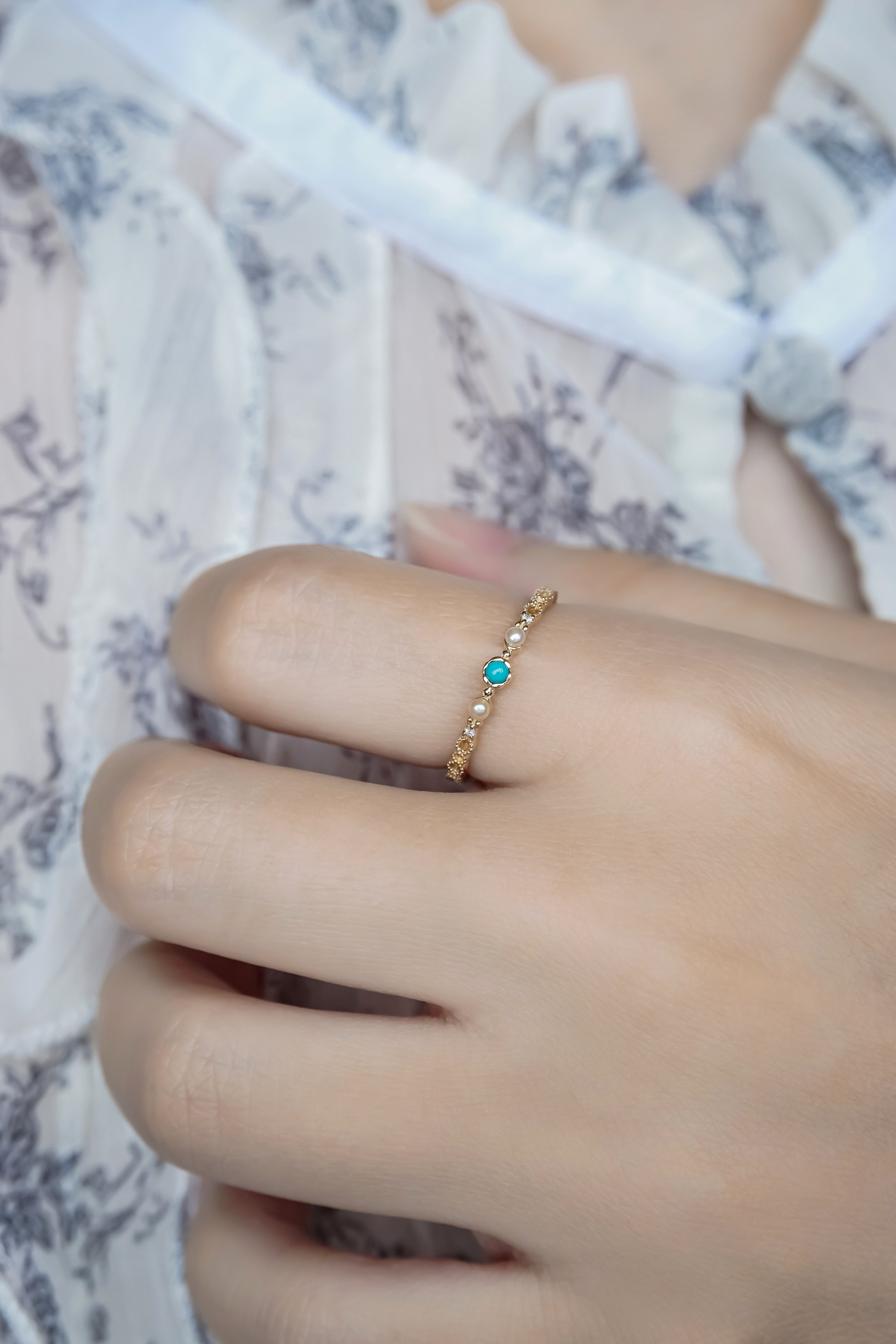 日本製10K金18K金綠松石珍珠鑽石戒指真人佩戴效果圖橫向